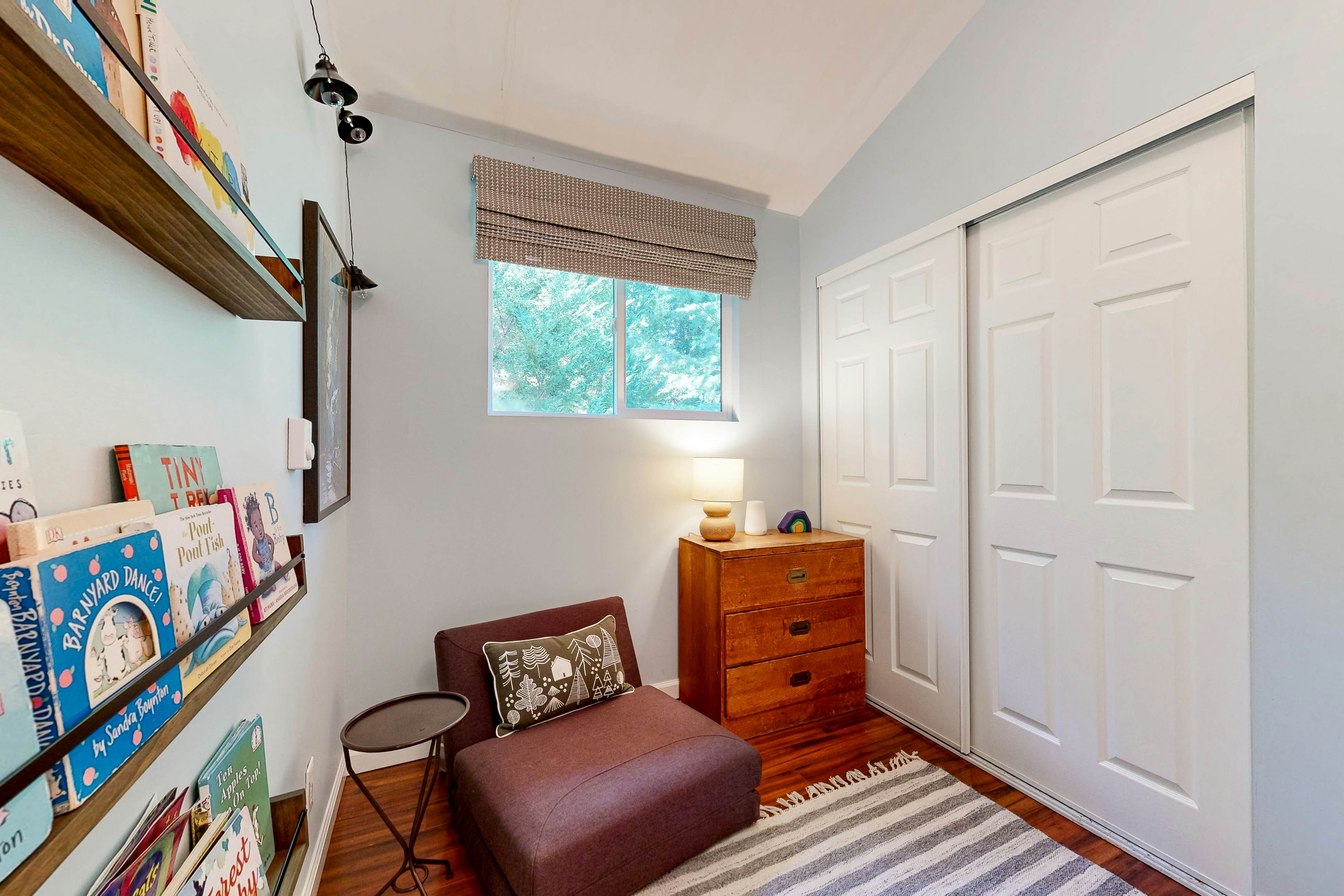 Cozy Riverview Cabin