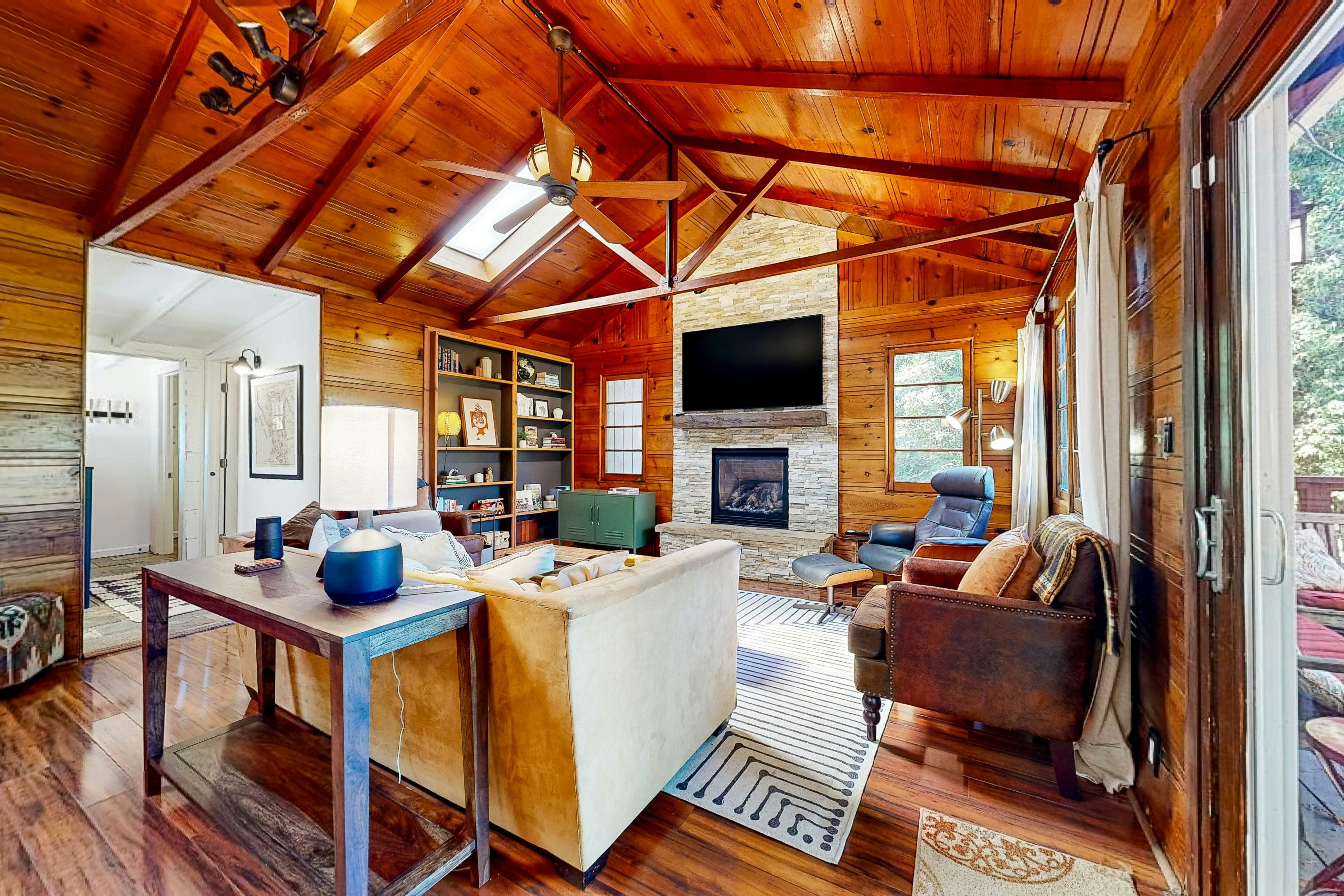 Cozy Riverview Cabin