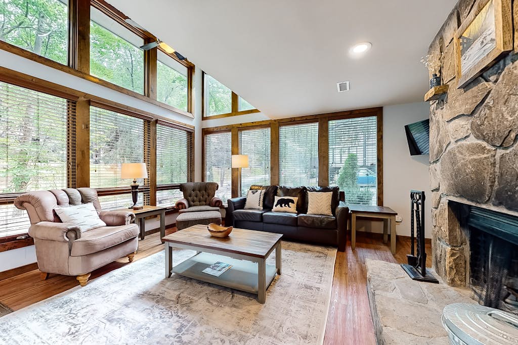 Mountain Escape, Sleeps 6, Near Town — Gatlinburg, TN — vacation rental