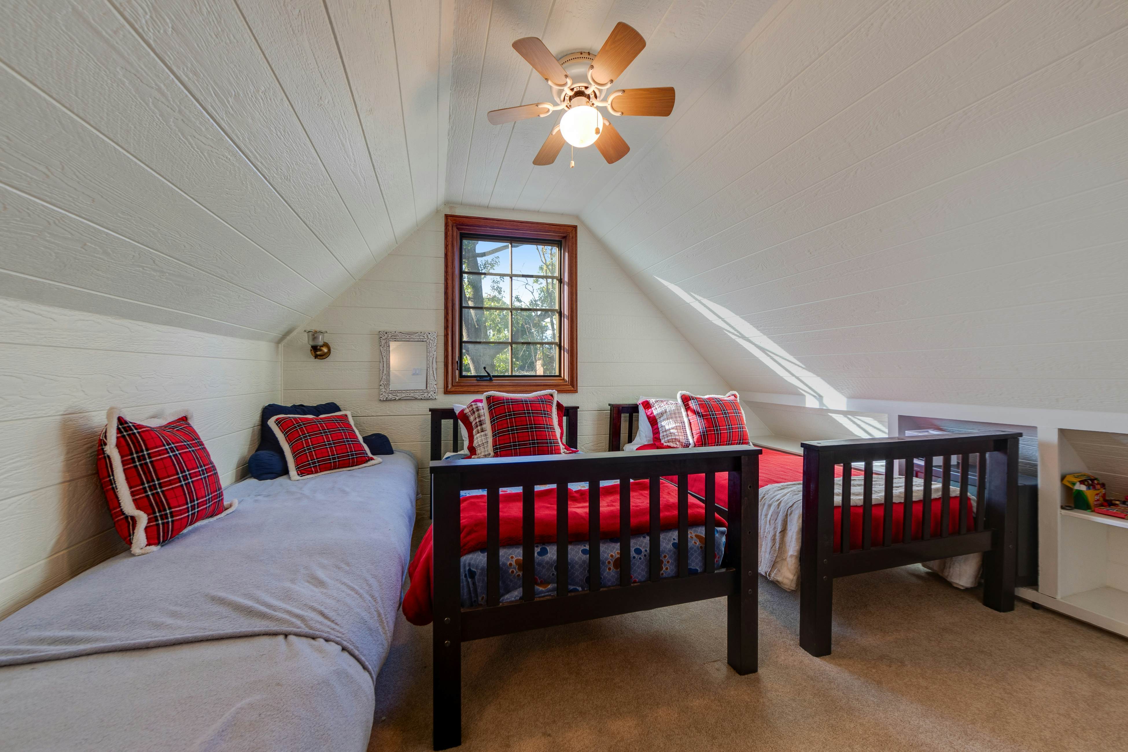 Mountain Memories on Tavern Bay