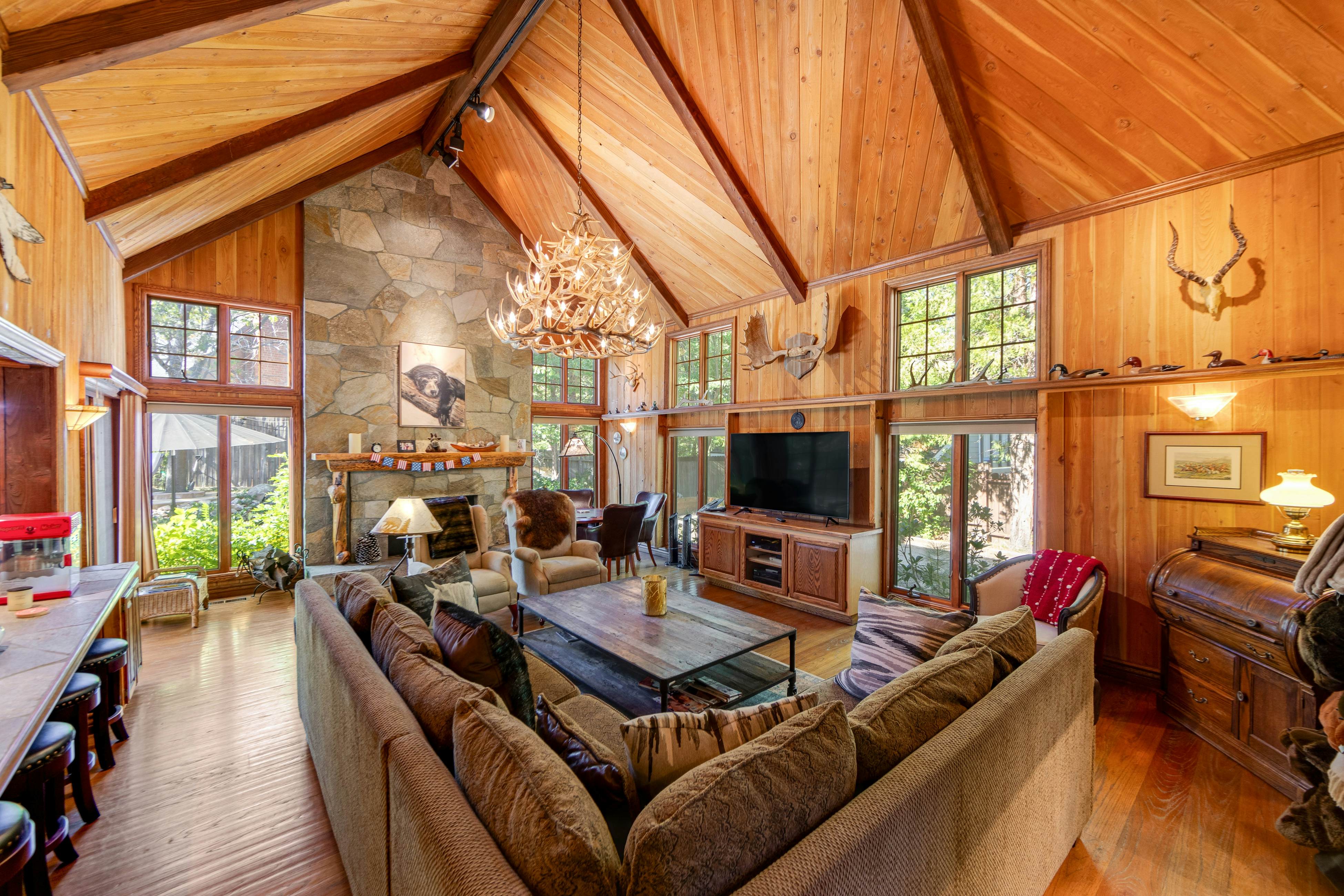 Mountain Memories on Tavern Bay