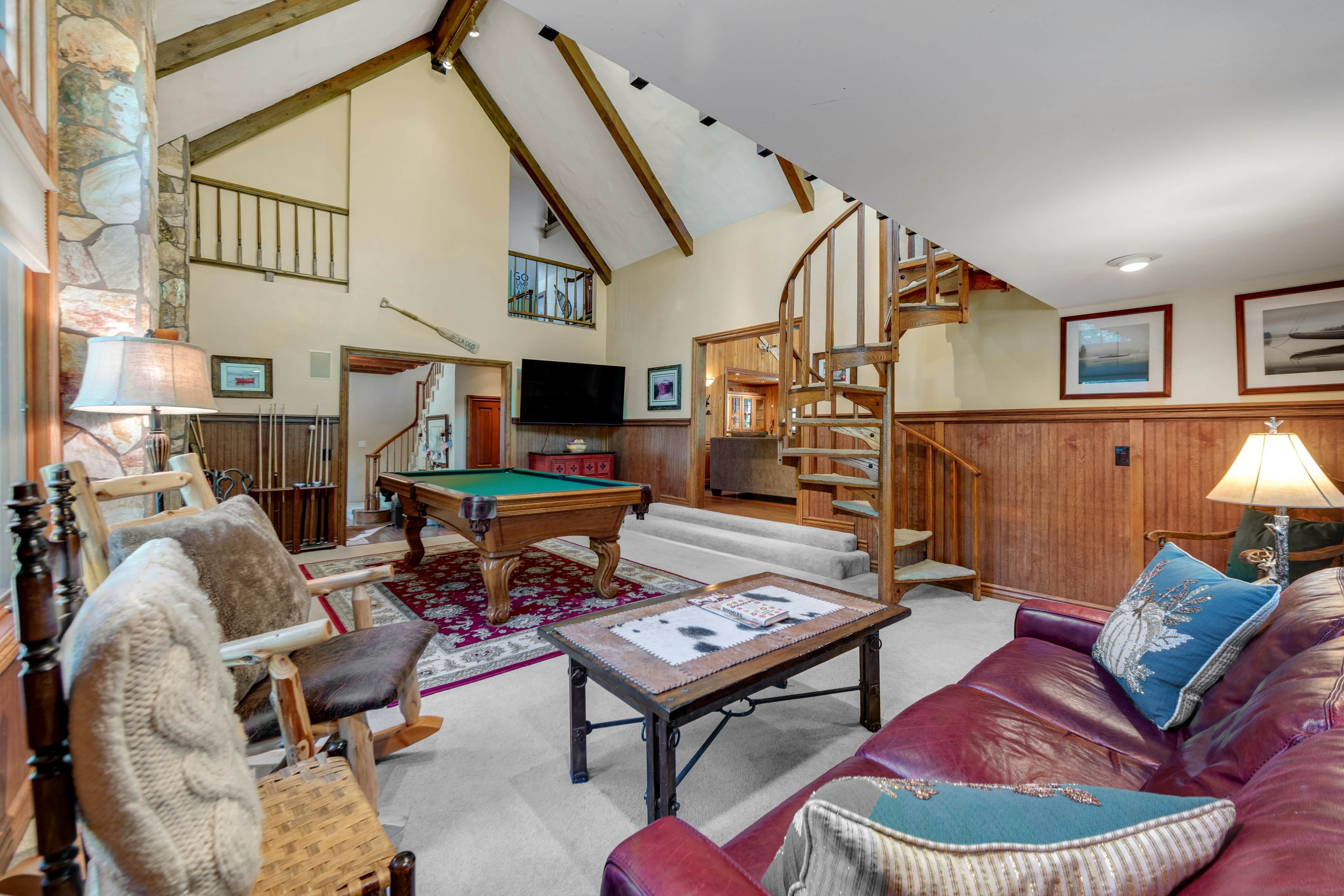 Mountain Memories on Tavern Bay