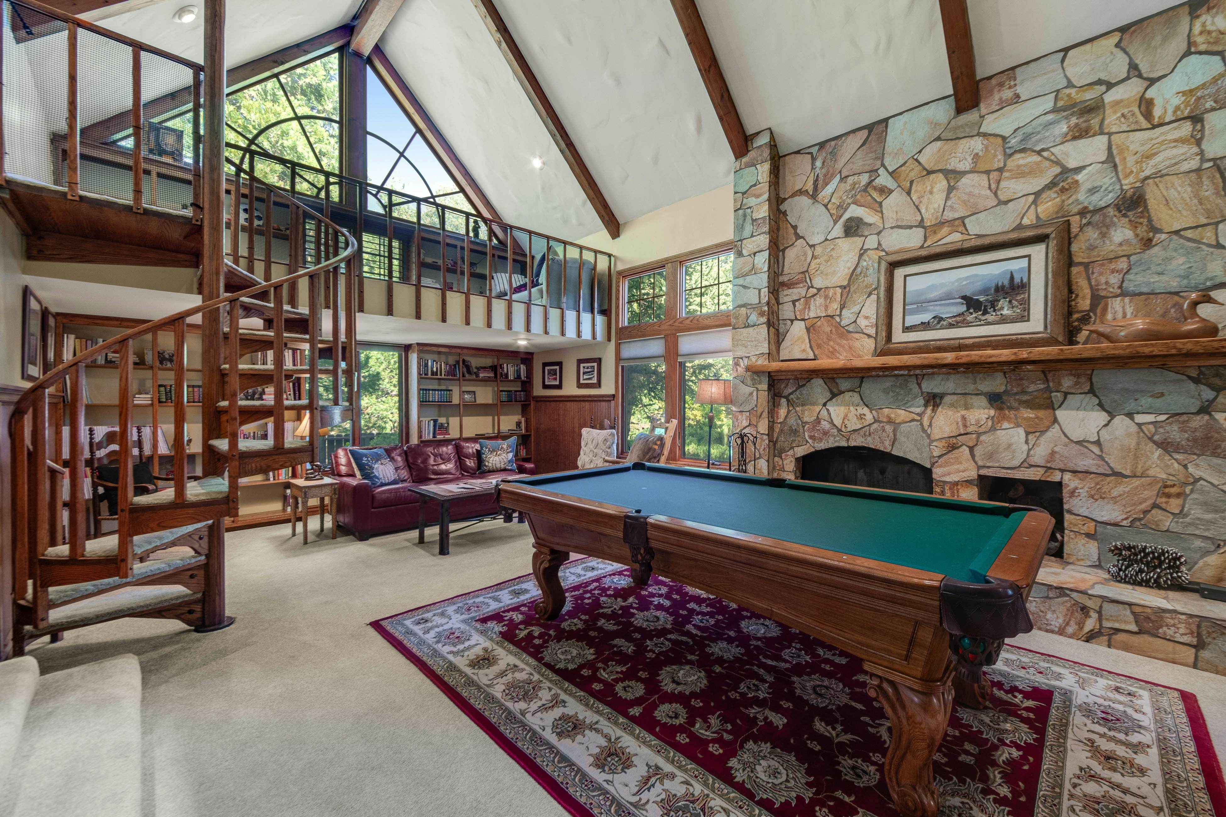 Mountain Memories on Tavern Bay