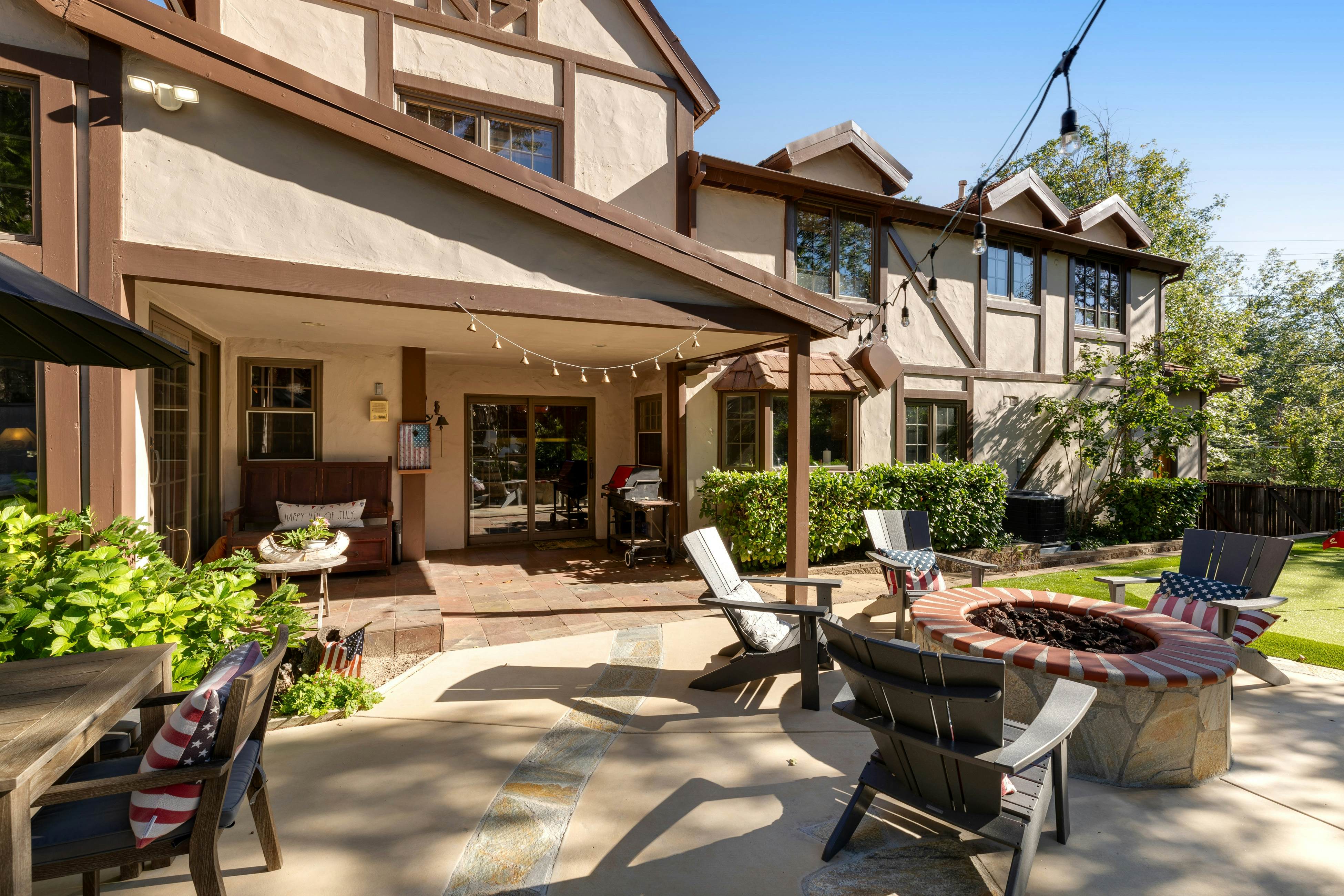 Mountain Memories on Tavern Bay