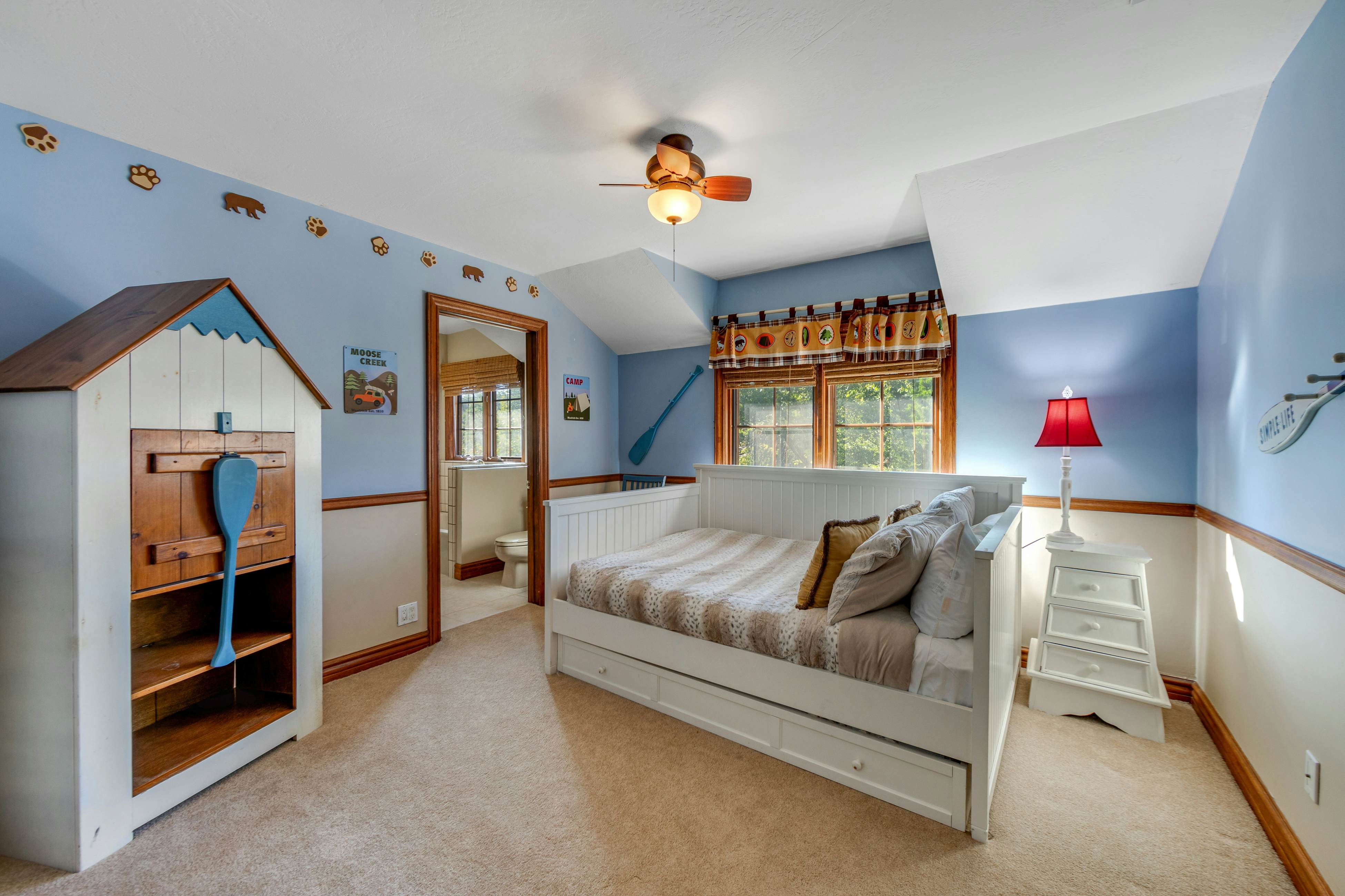 Mountain Memories on Tavern Bay