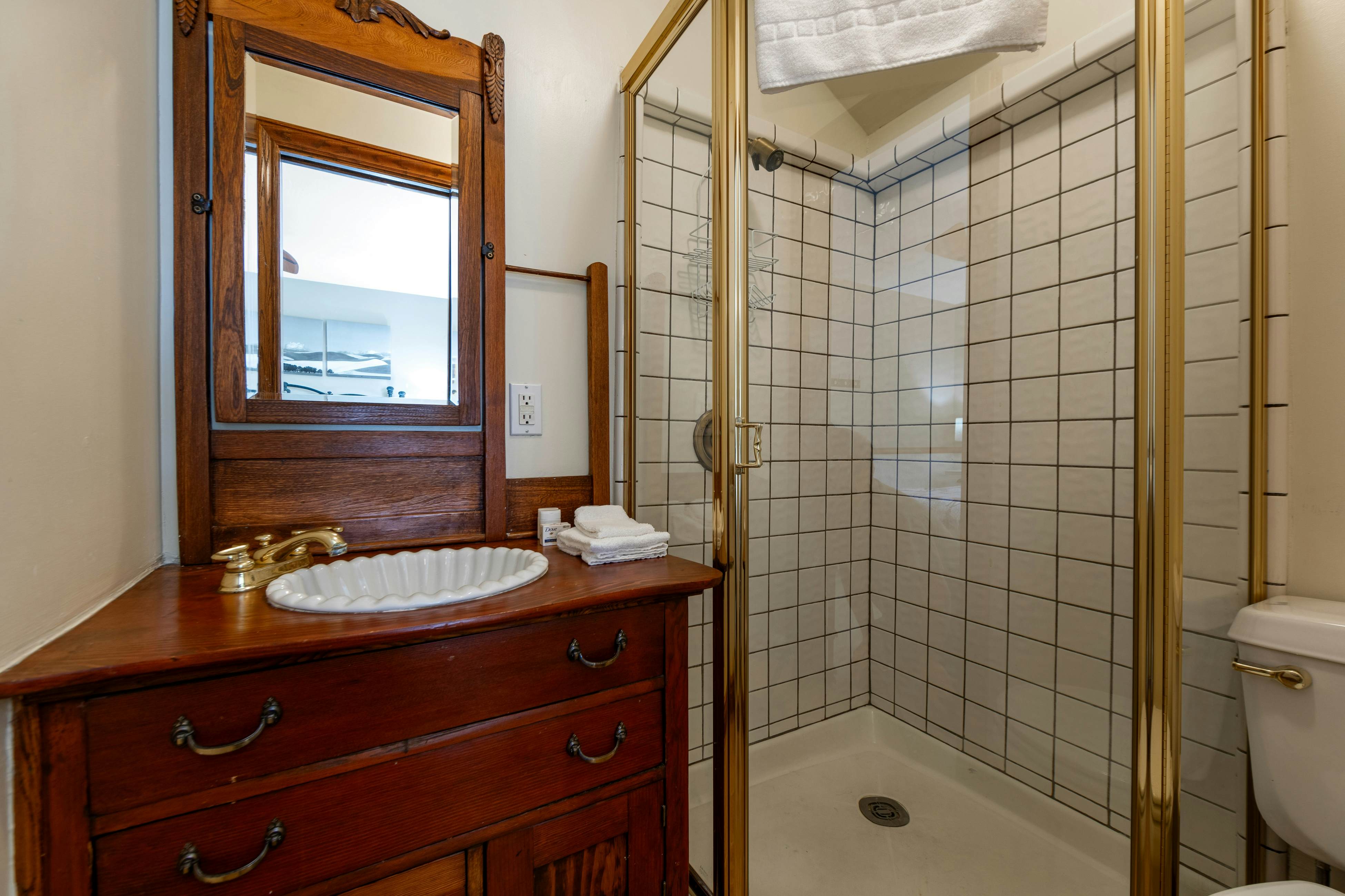 Mountain Memories on Tavern Bay