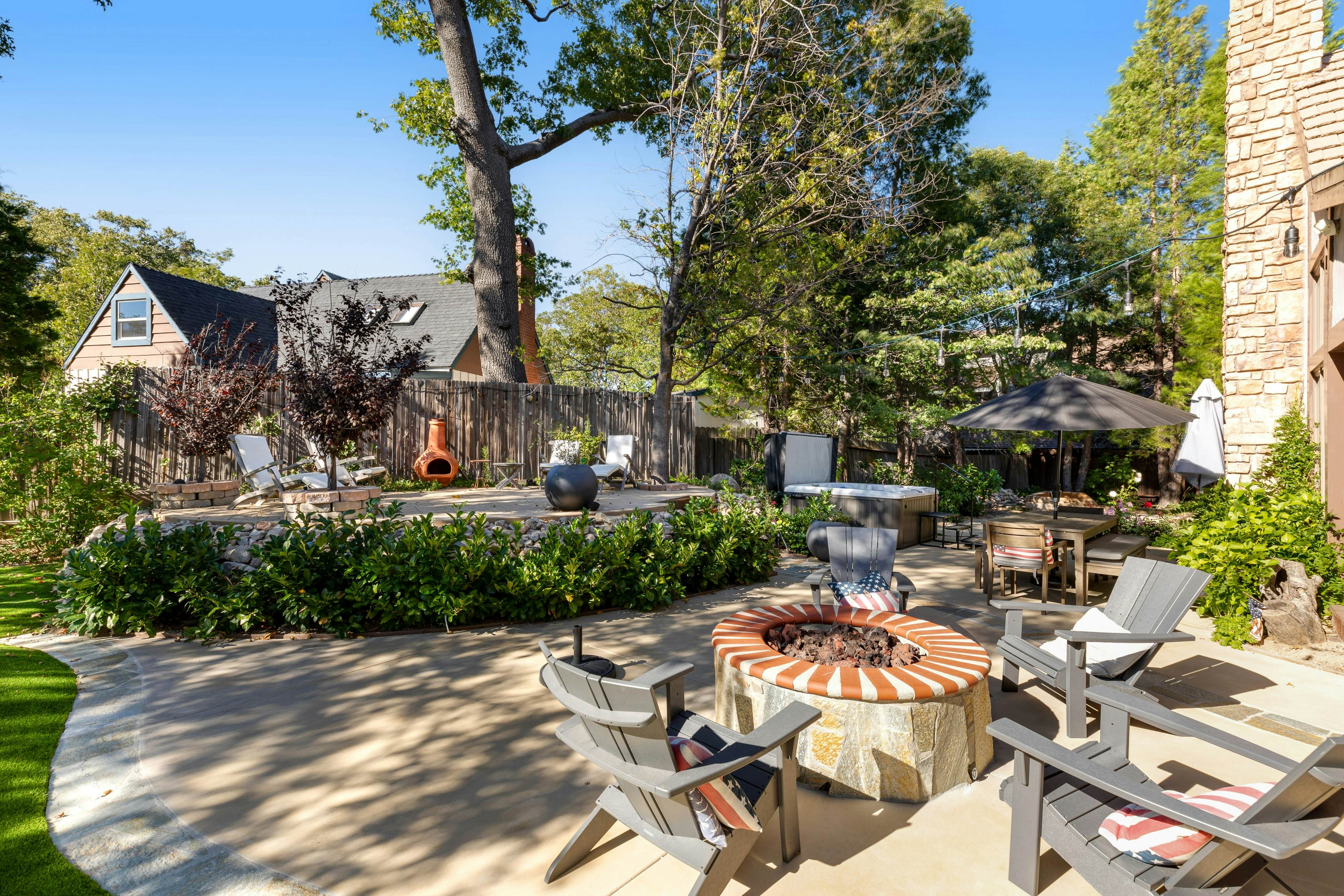 Mountain Memories on Tavern Bay