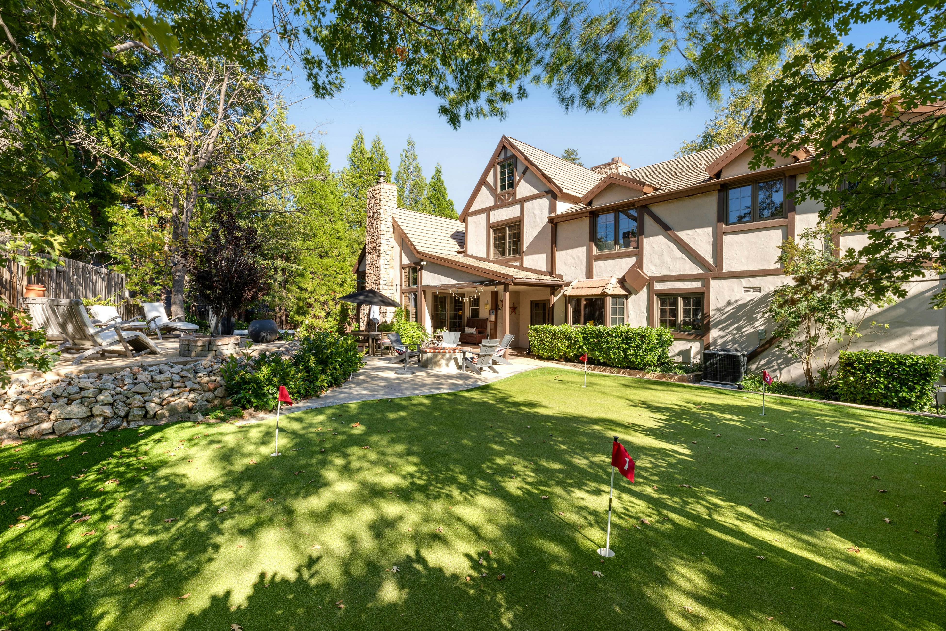 Mountain Memories on Tavern Bay