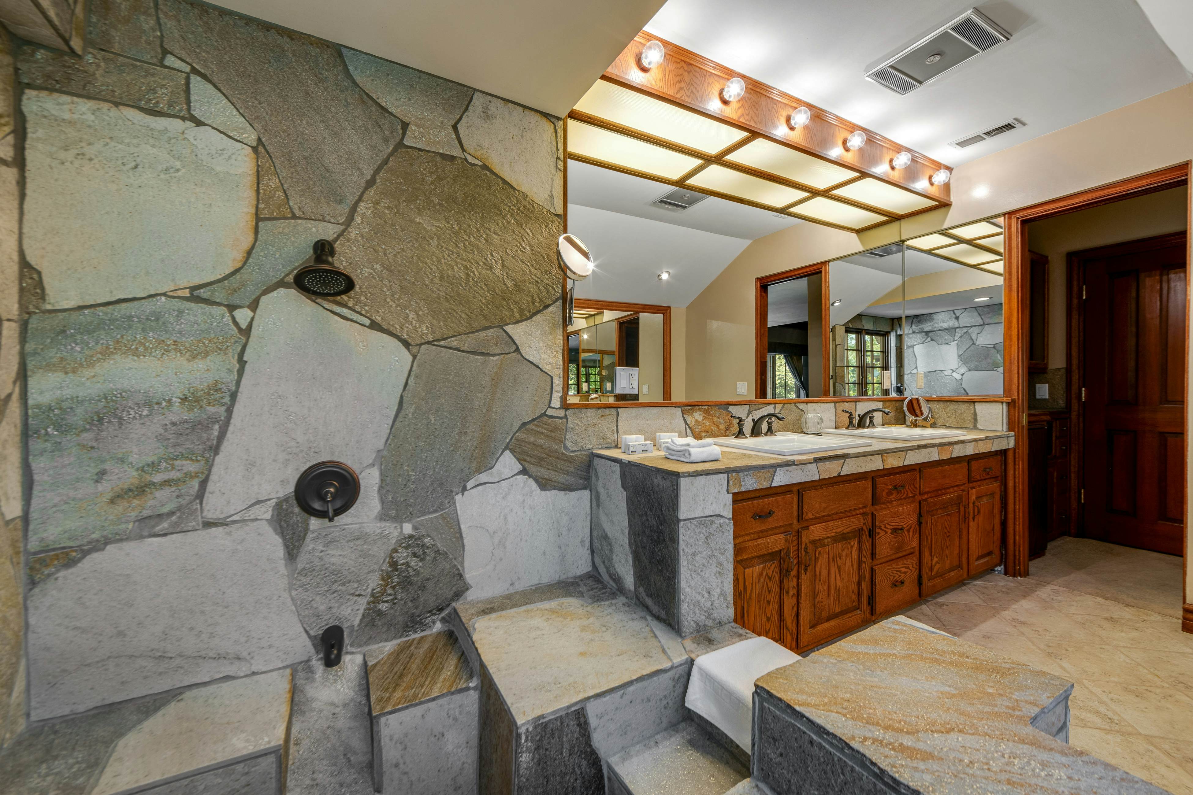 Mountain Memories on Tavern Bay