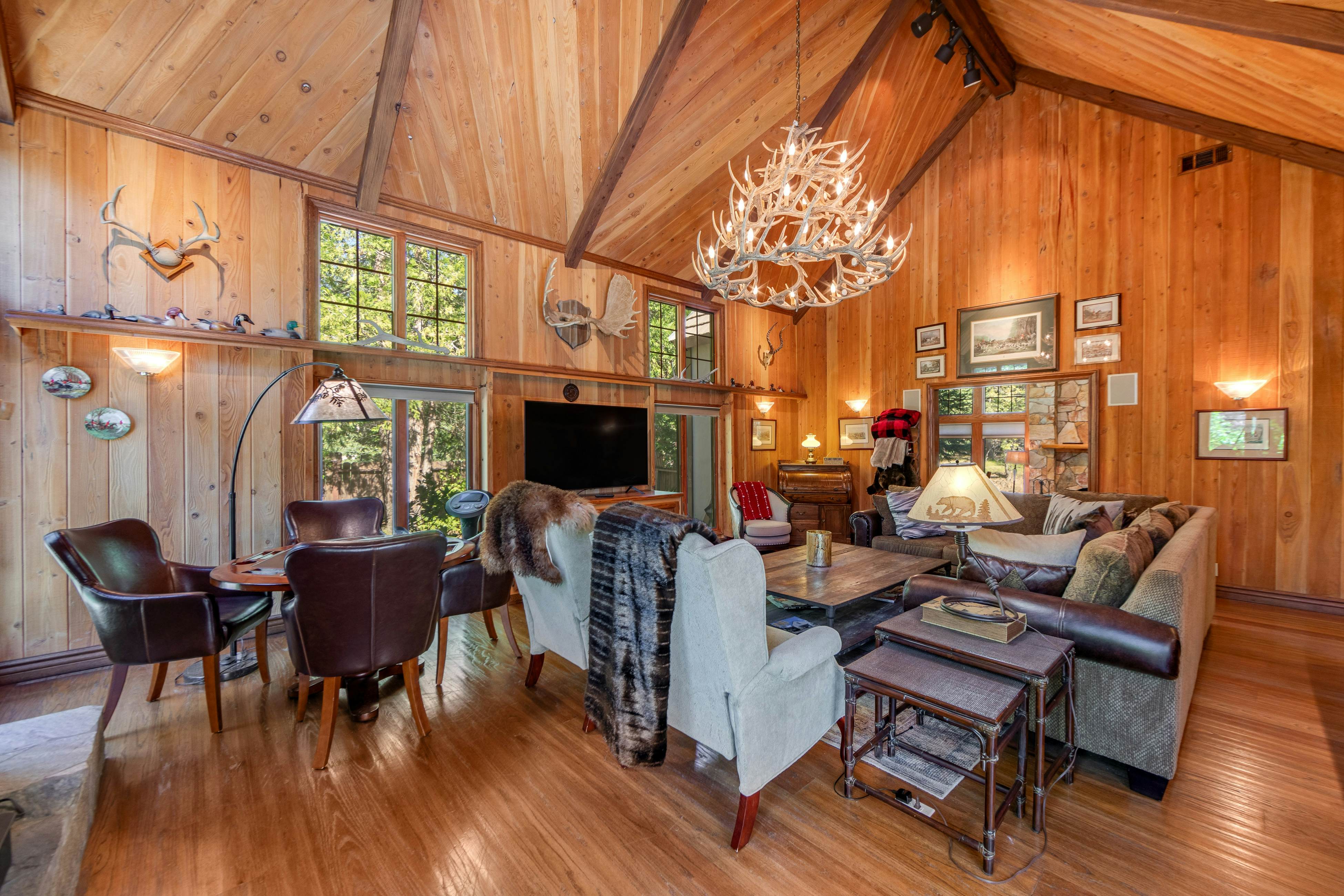 Mountain Memories on Tavern Bay