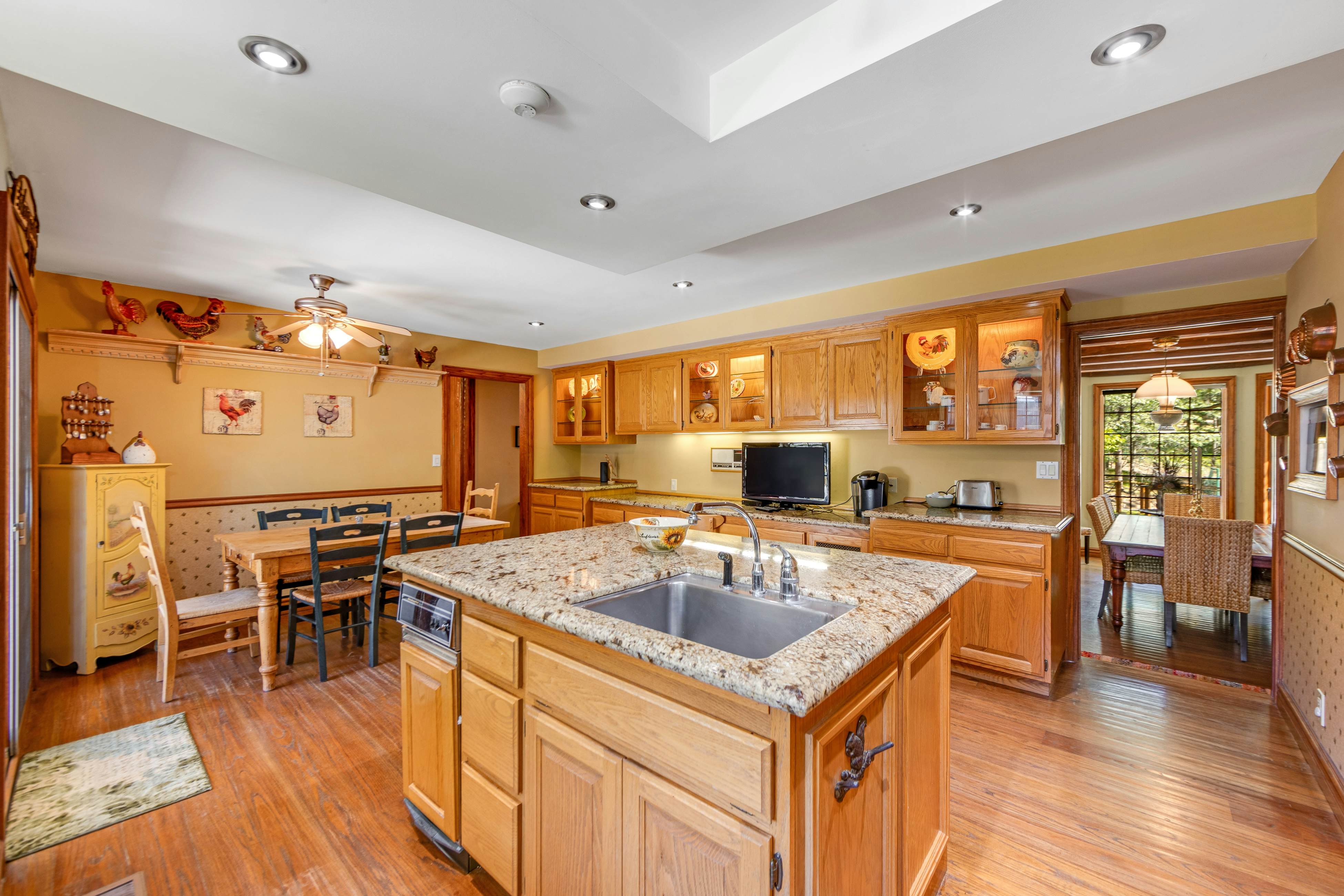 Mountain Memories on Tavern Bay