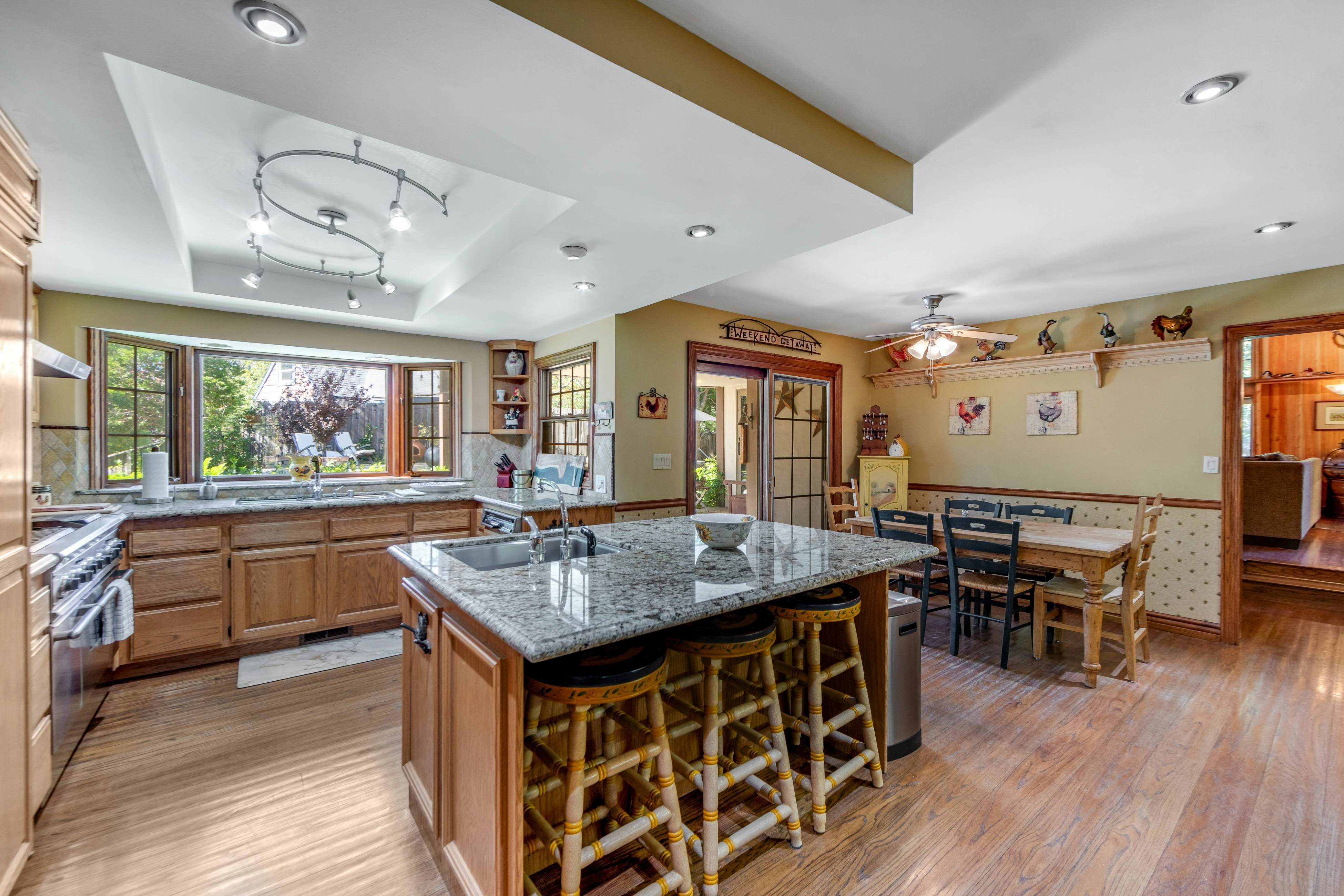 Mountain Memories on Tavern Bay