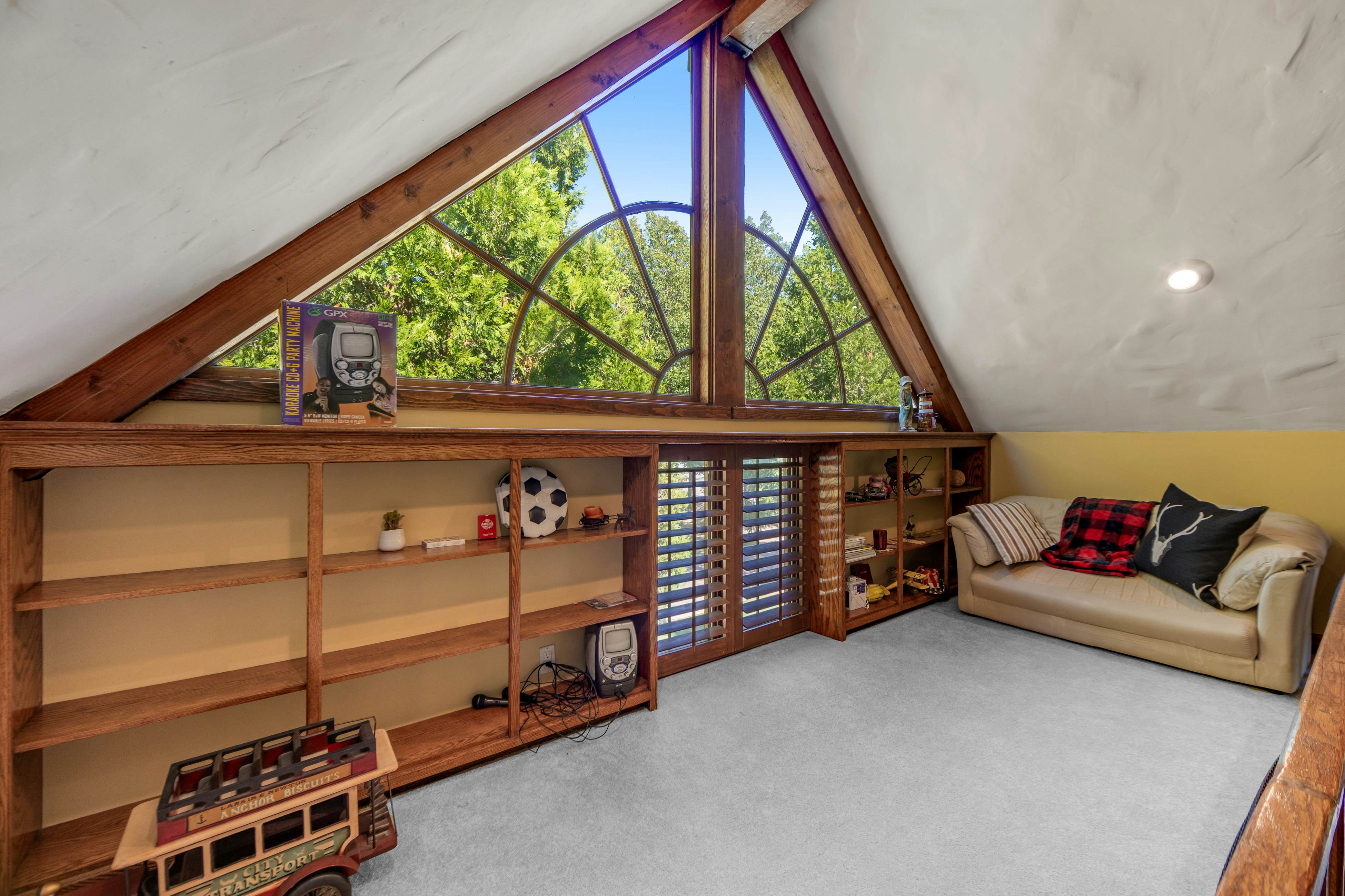 Mountain Memories on Tavern Bay