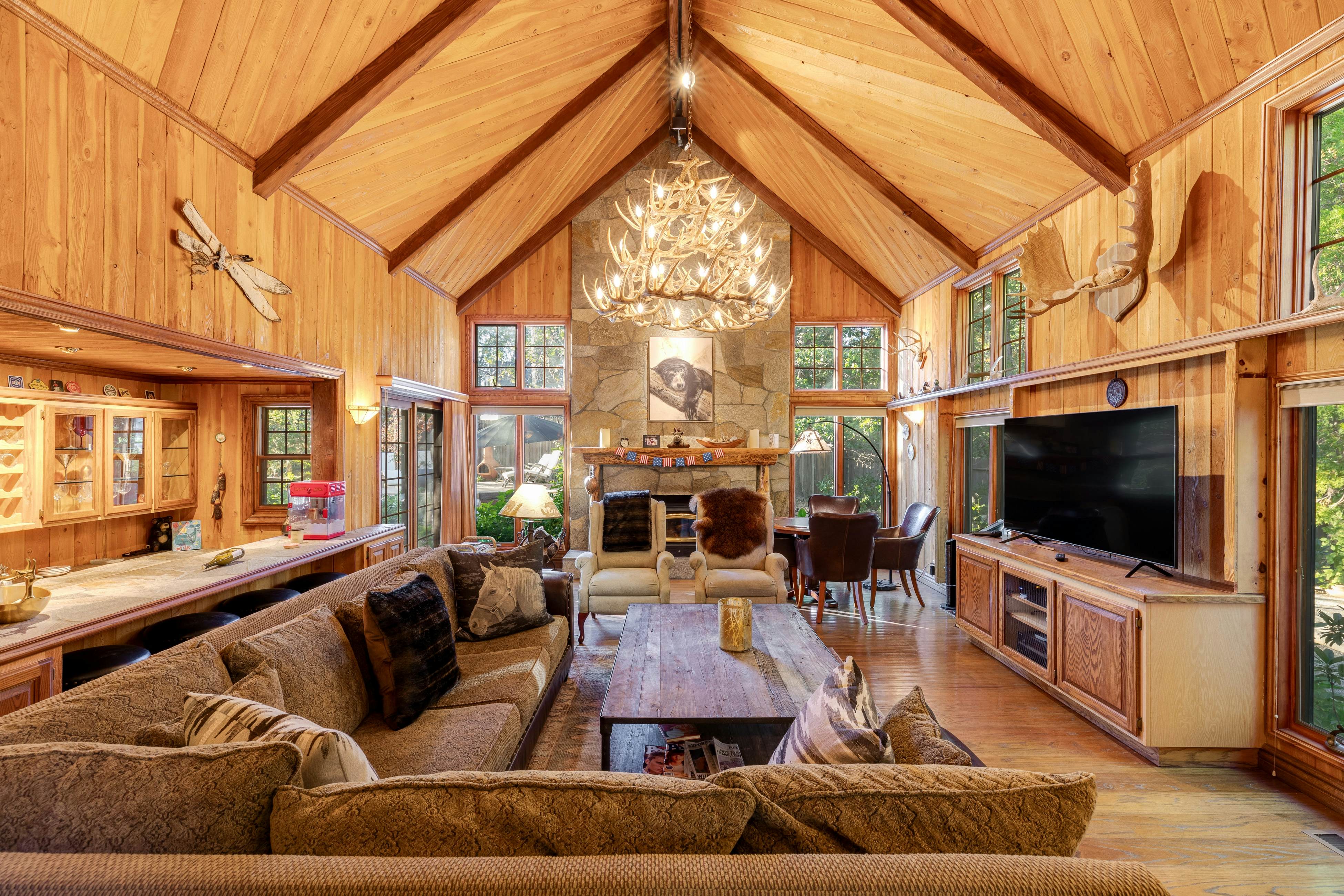 Mountain Memories on Tavern Bay