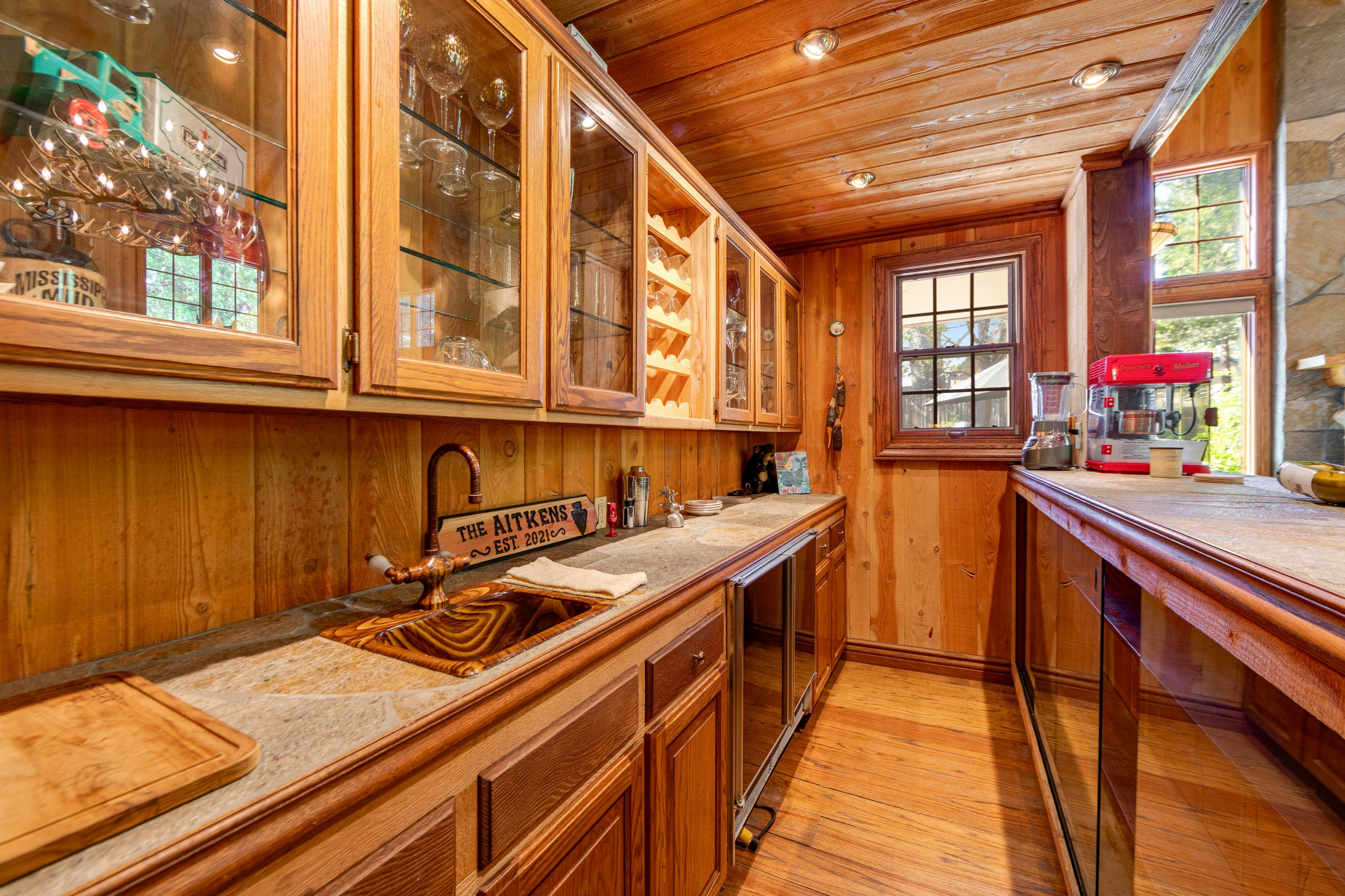 Mountain Memories on Tavern Bay