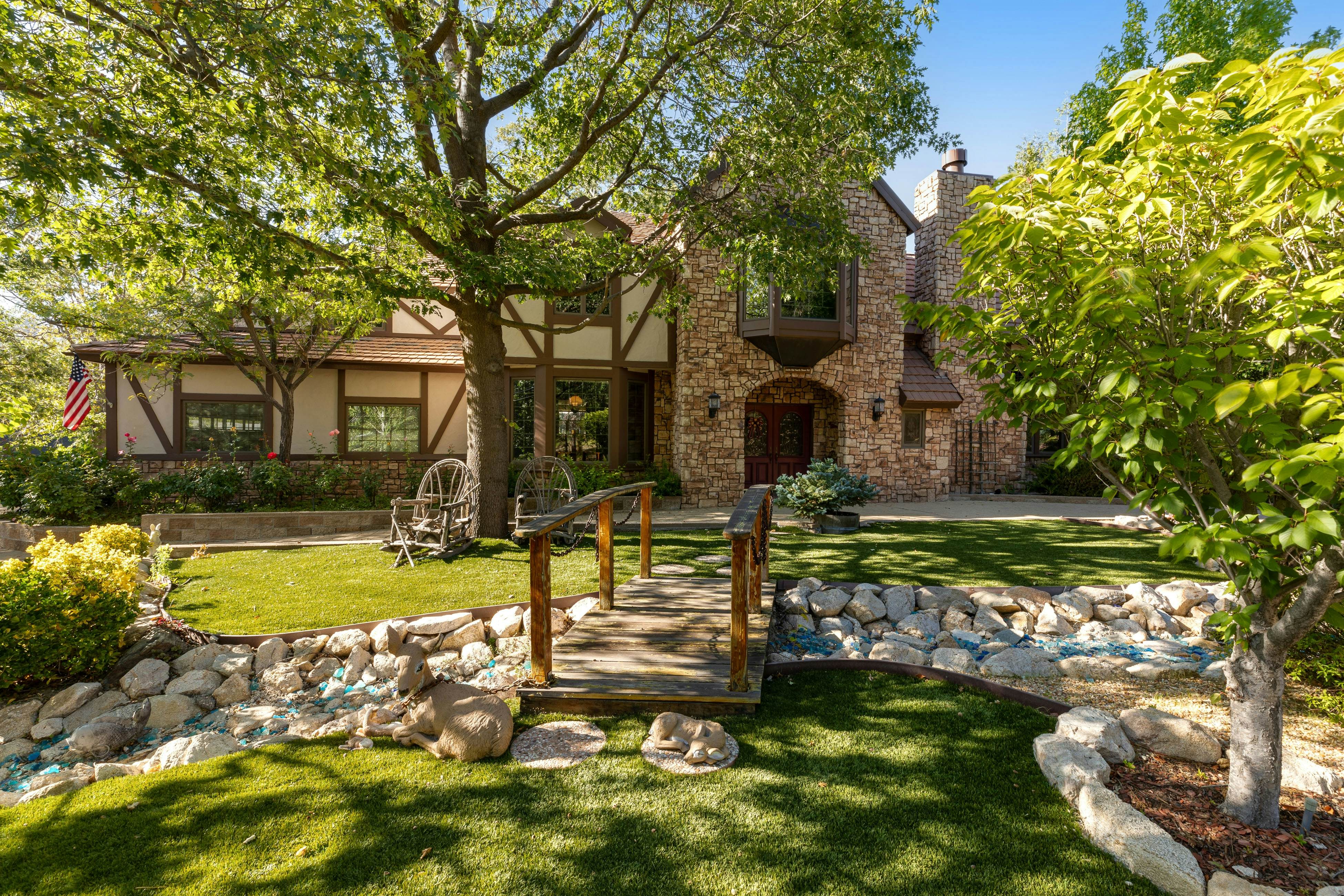 Mountain Memories on Tavern Bay