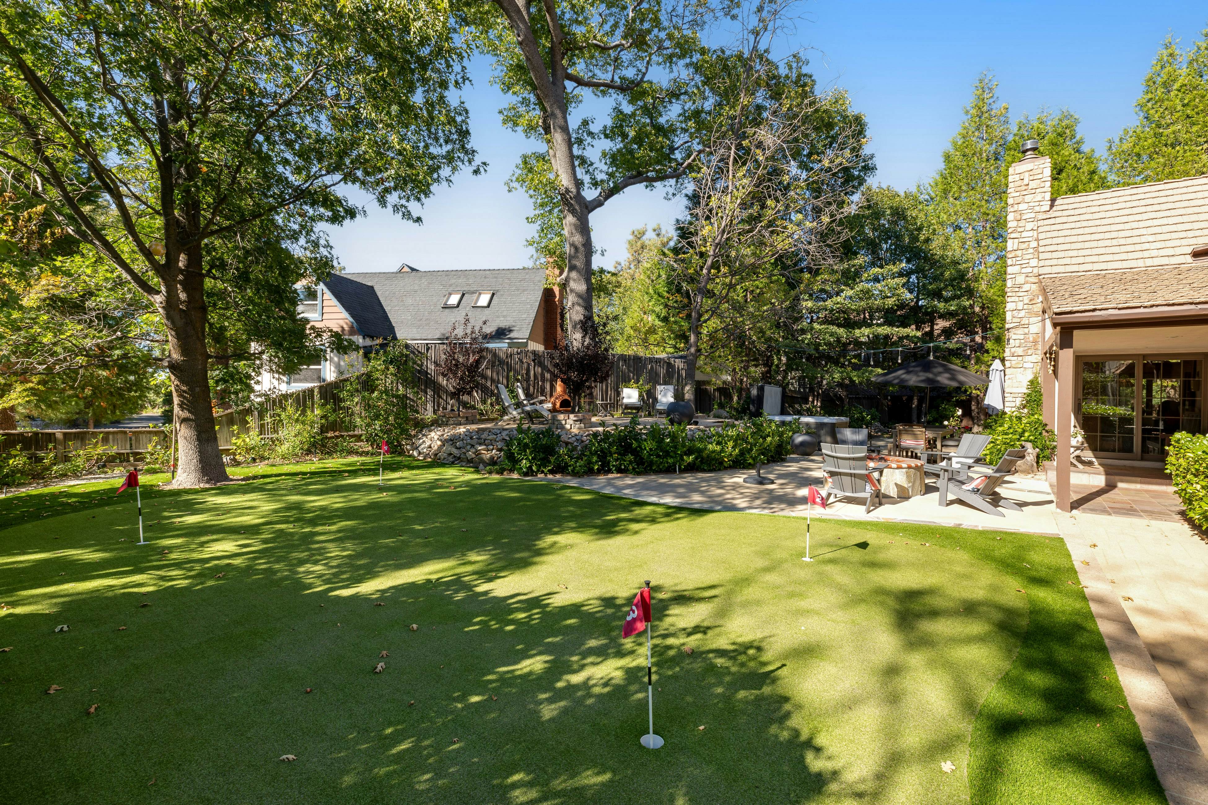 Mountain Memories on Tavern Bay