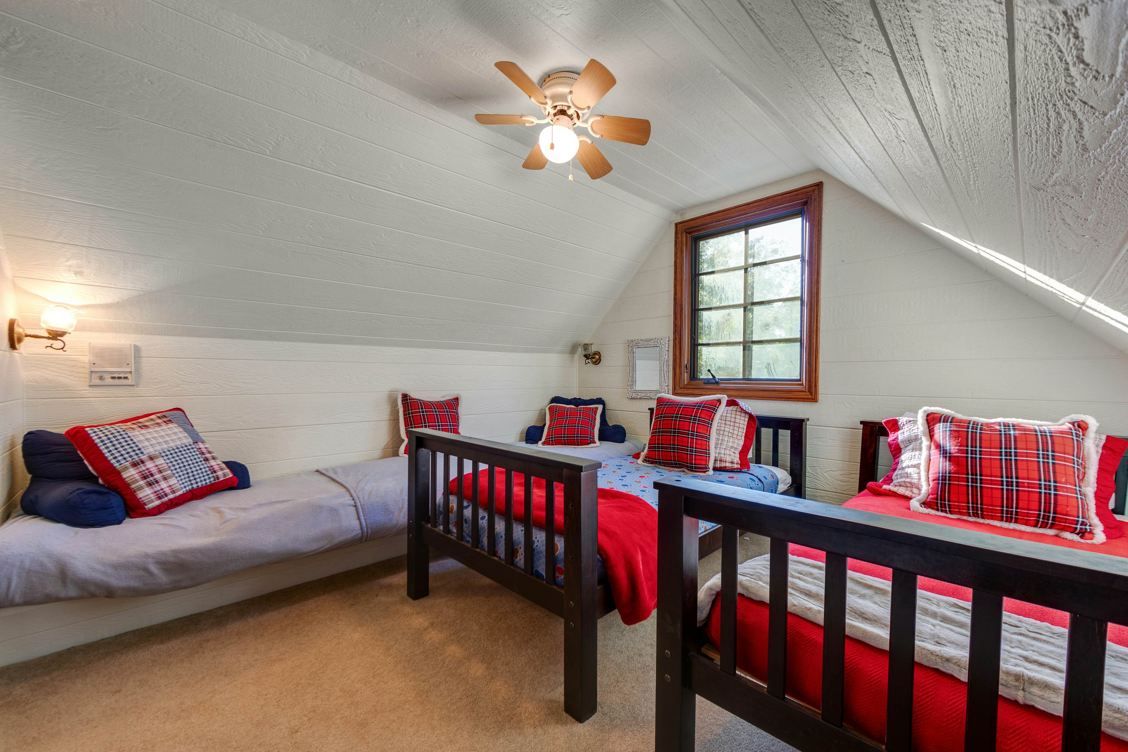 Mountain Memories on Tavern Bay