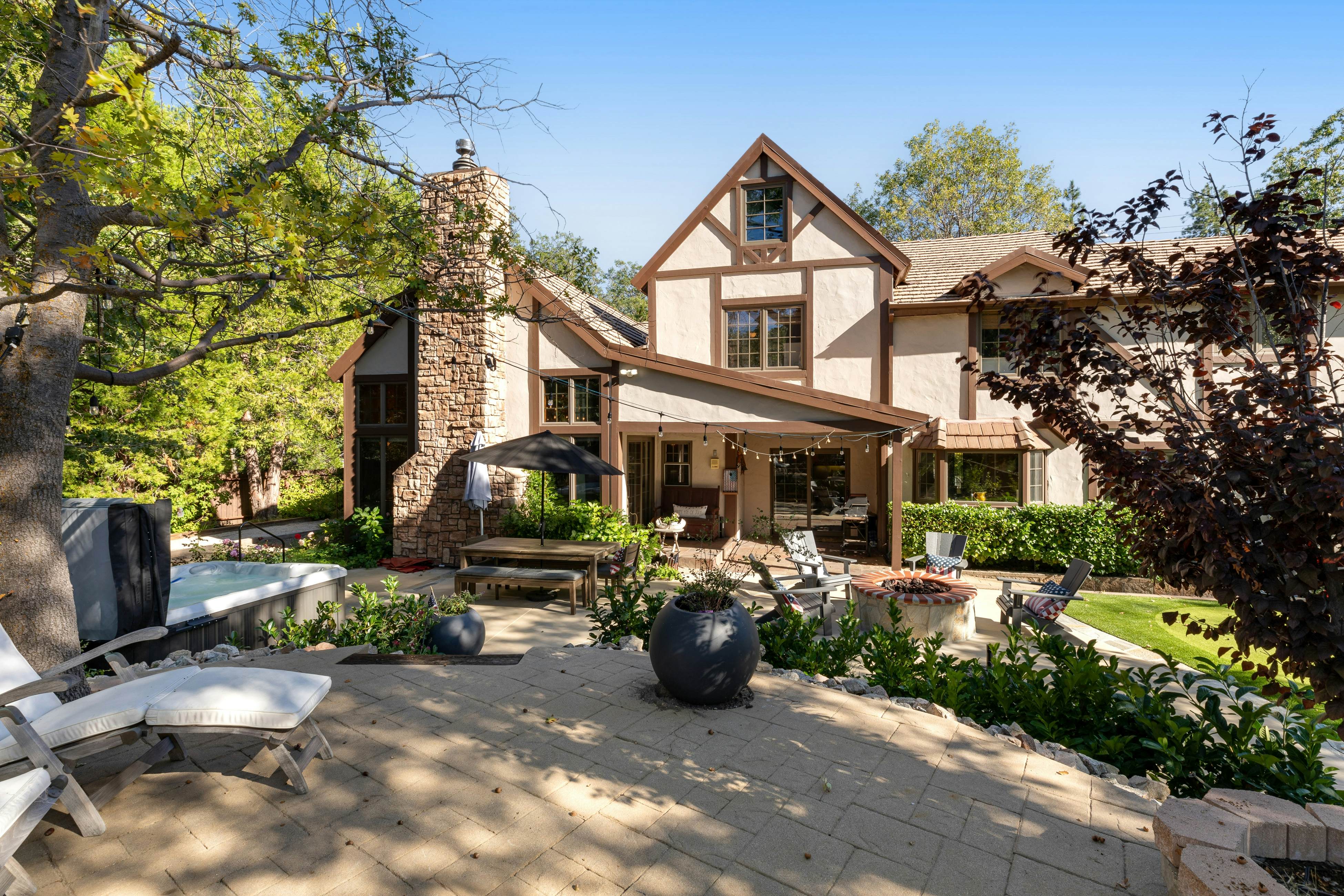 Mountain Memories on Tavern Bay