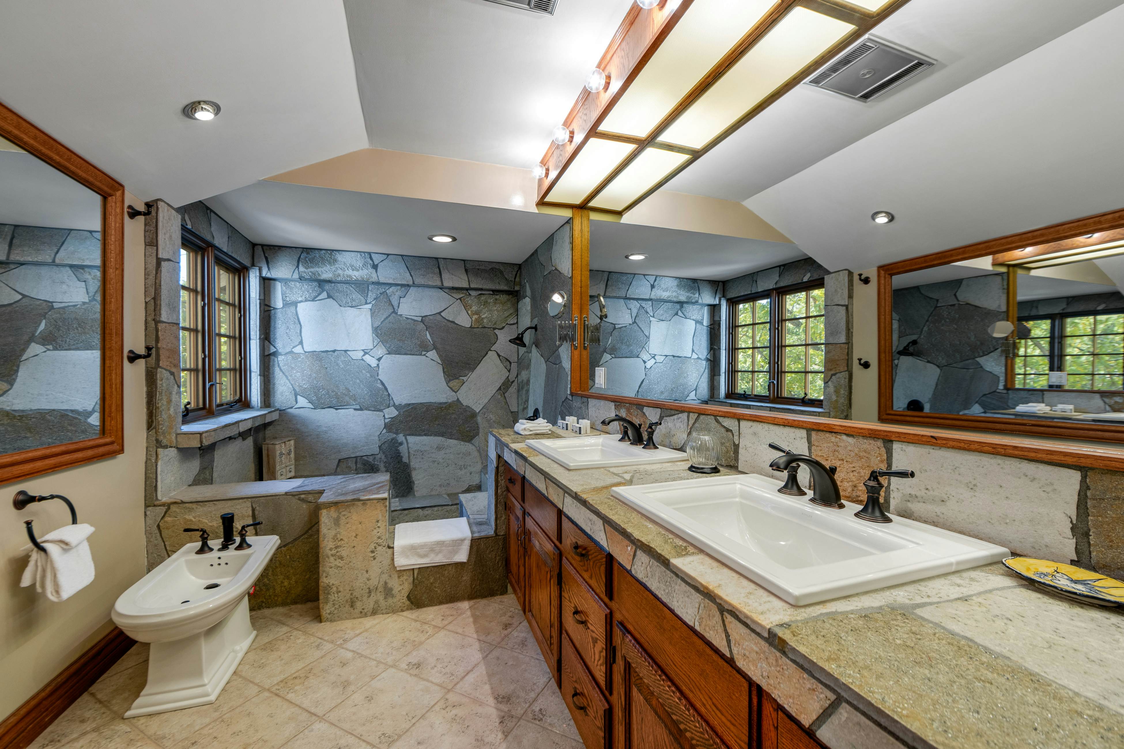 Mountain Memories on Tavern Bay