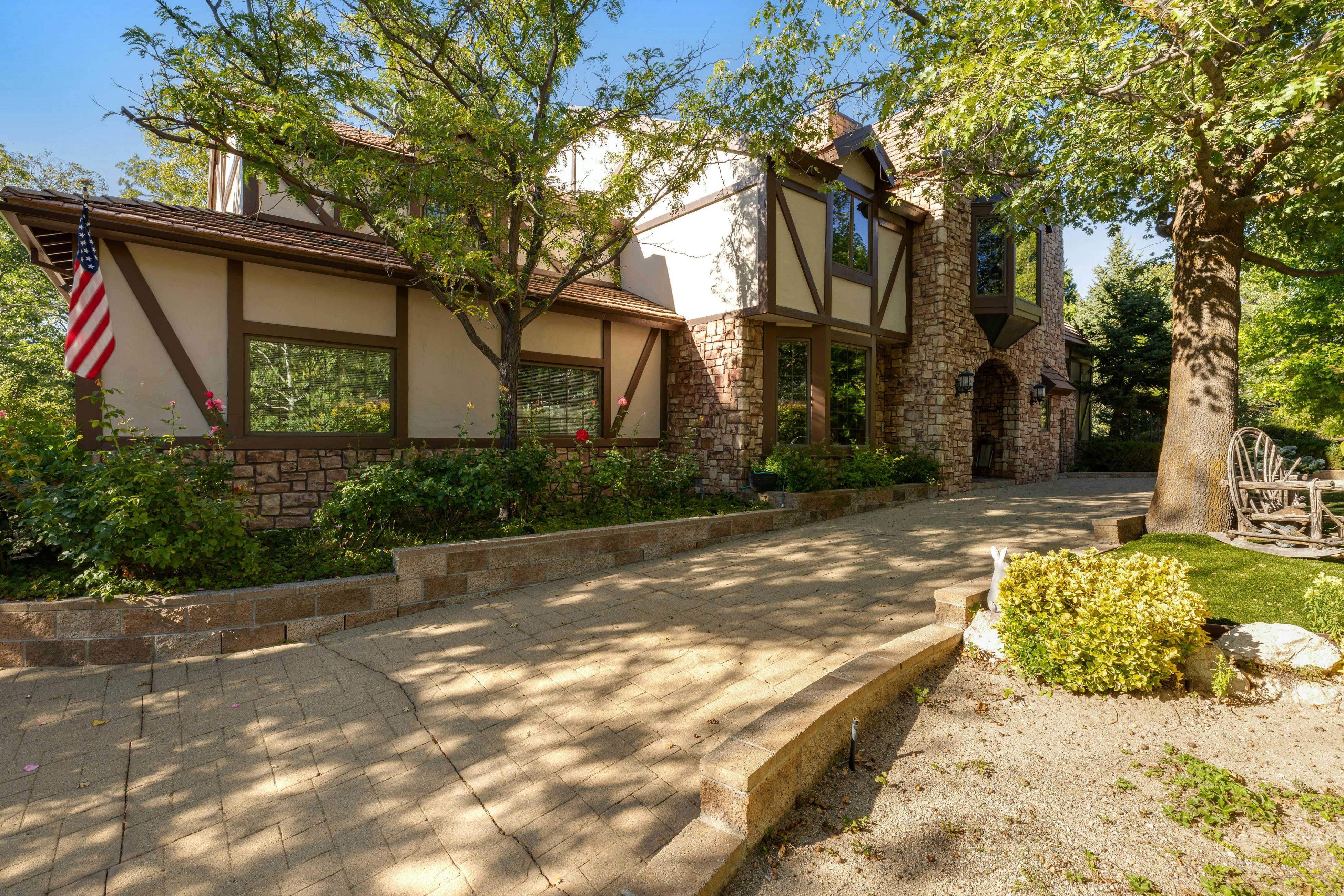 Mountain Memories on Tavern Bay