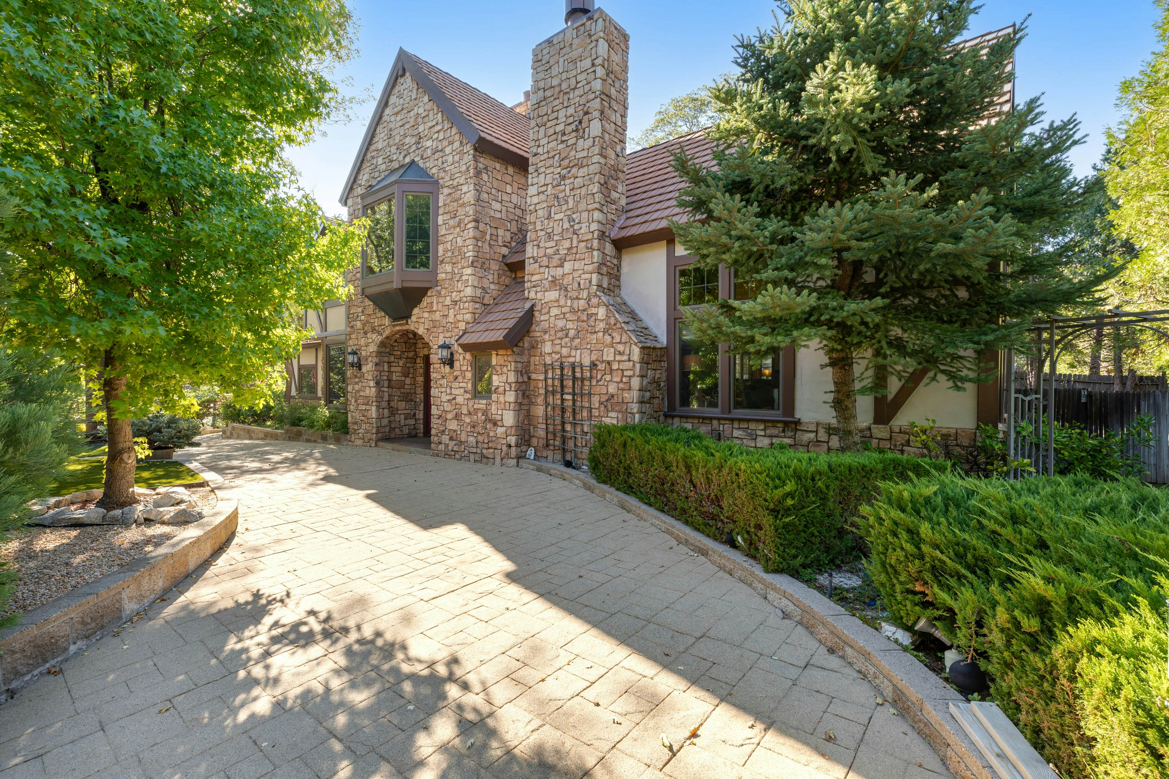 Mountain Memories on Tavern Bay