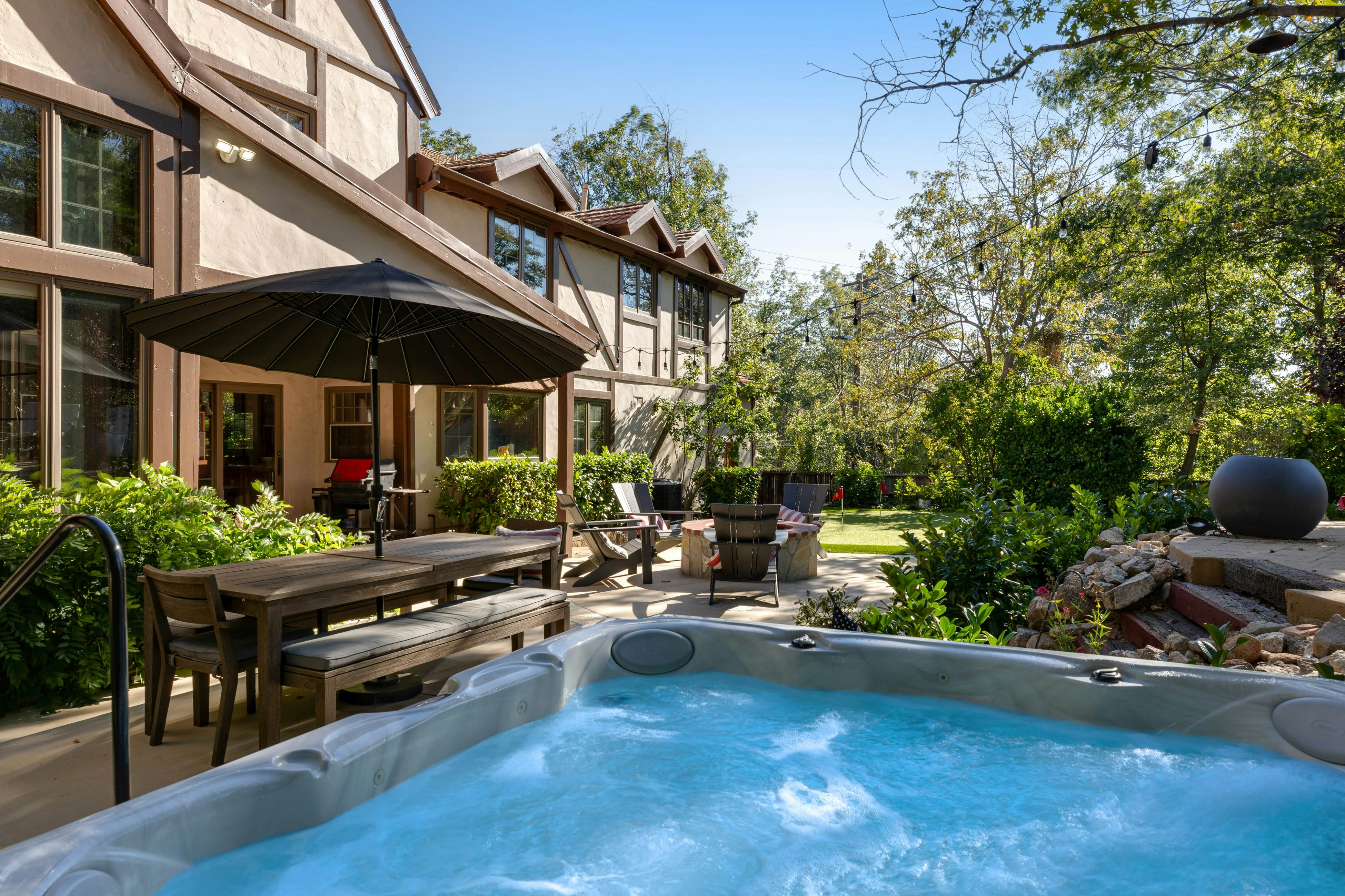 Mountain Memories on Tavern Bay