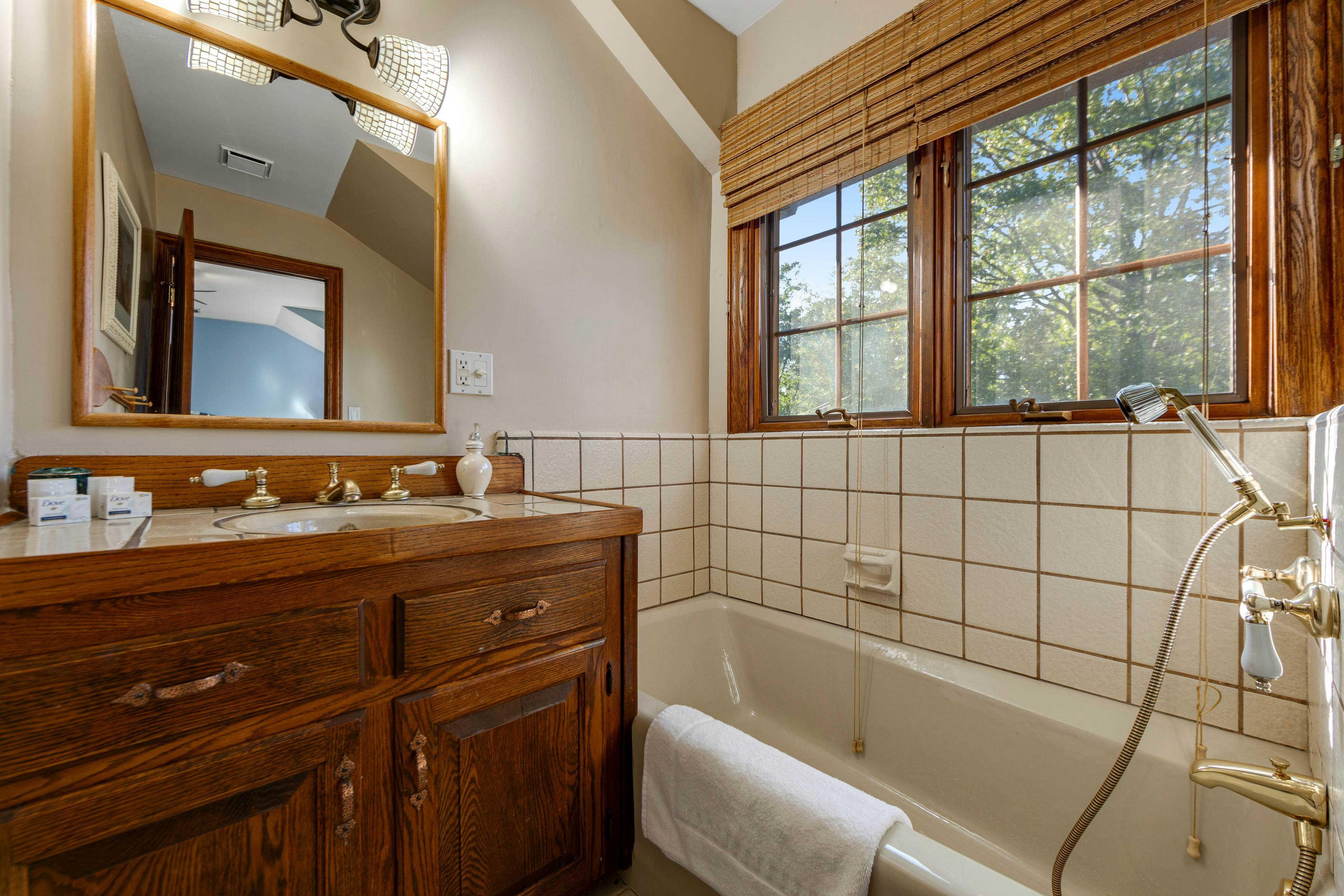 Mountain Memories on Tavern Bay