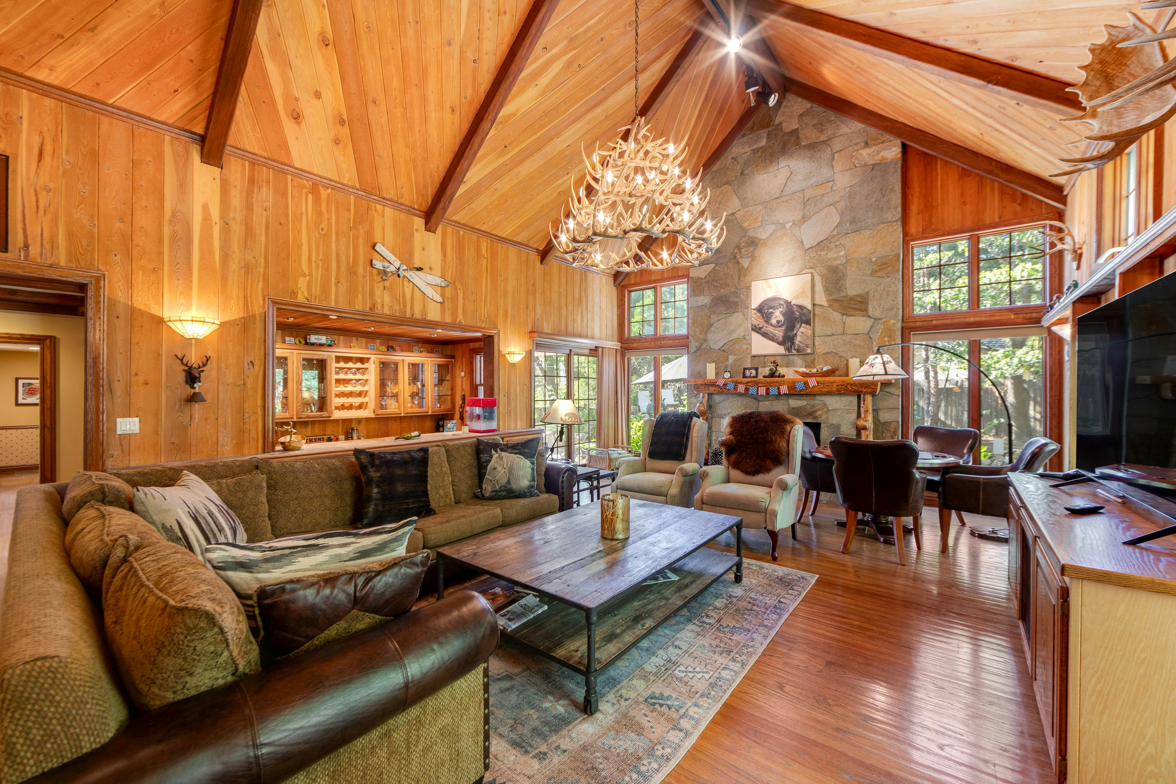 Mountain Memories on Tavern Bay