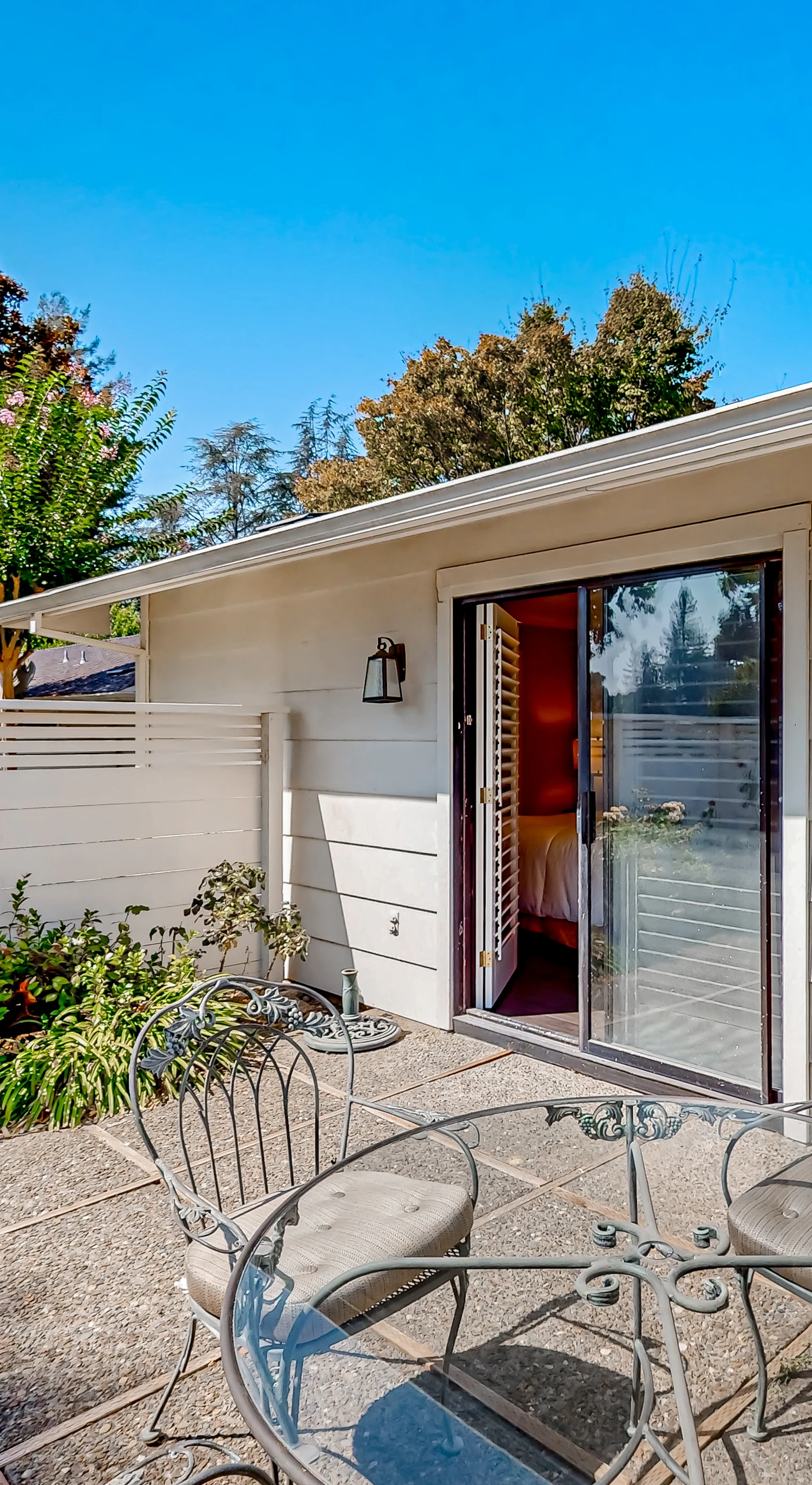 Linger over a Napa Valley sunset at your second private patio with bistro dining, lush landscaping, and a quiet entrance all your own.