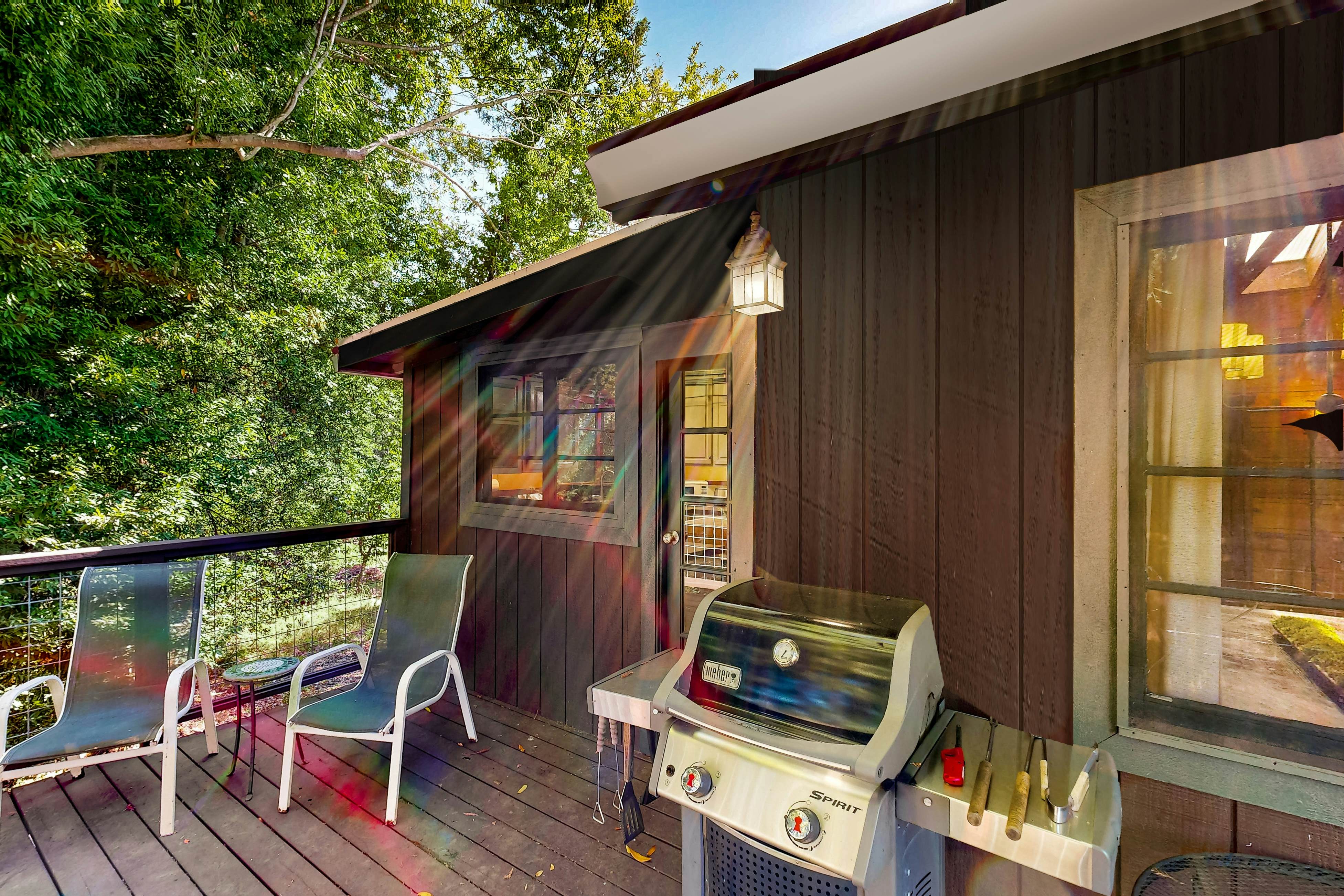 Cozy Riverview Cabin