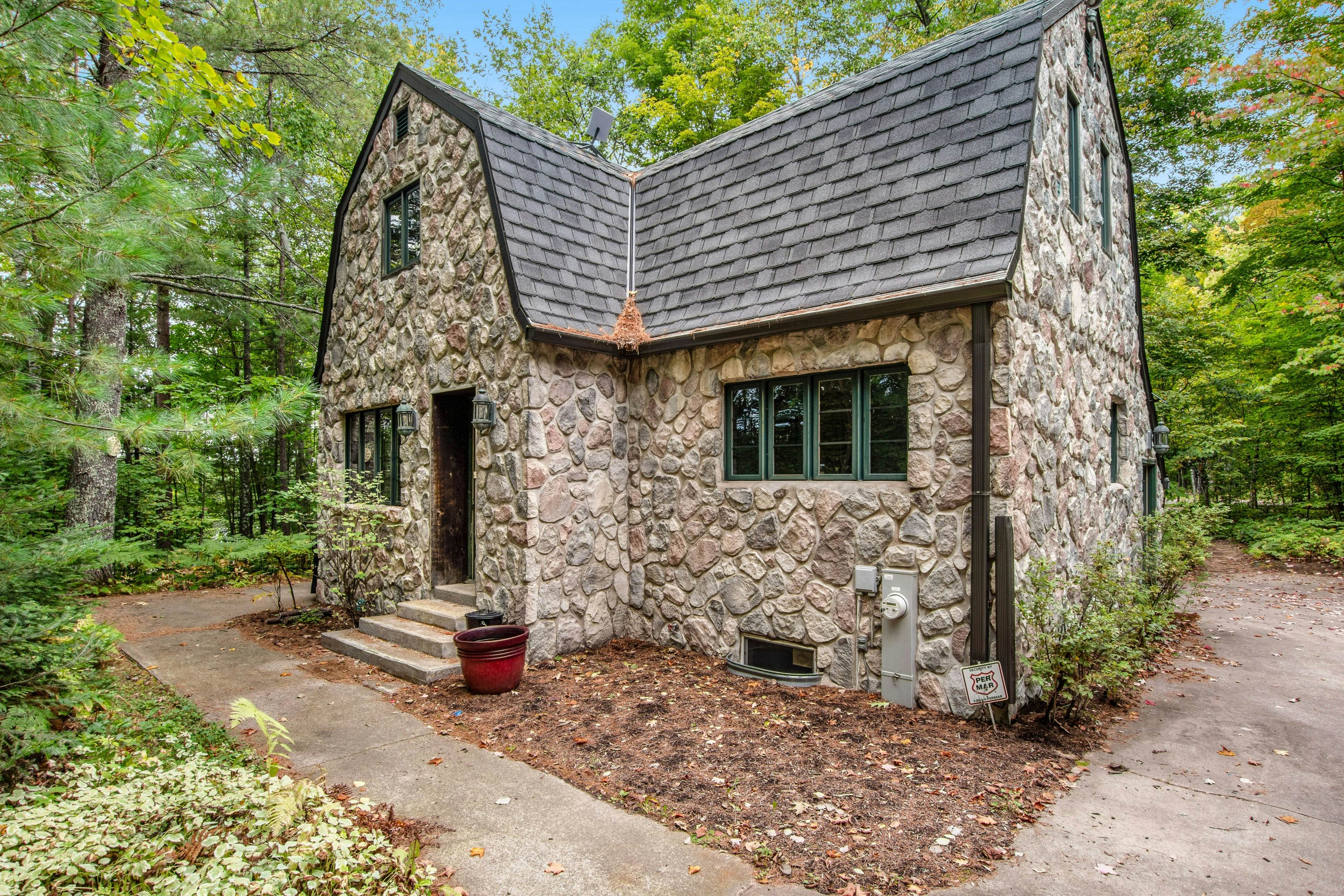 Bear Pause Retreat & The Stone House