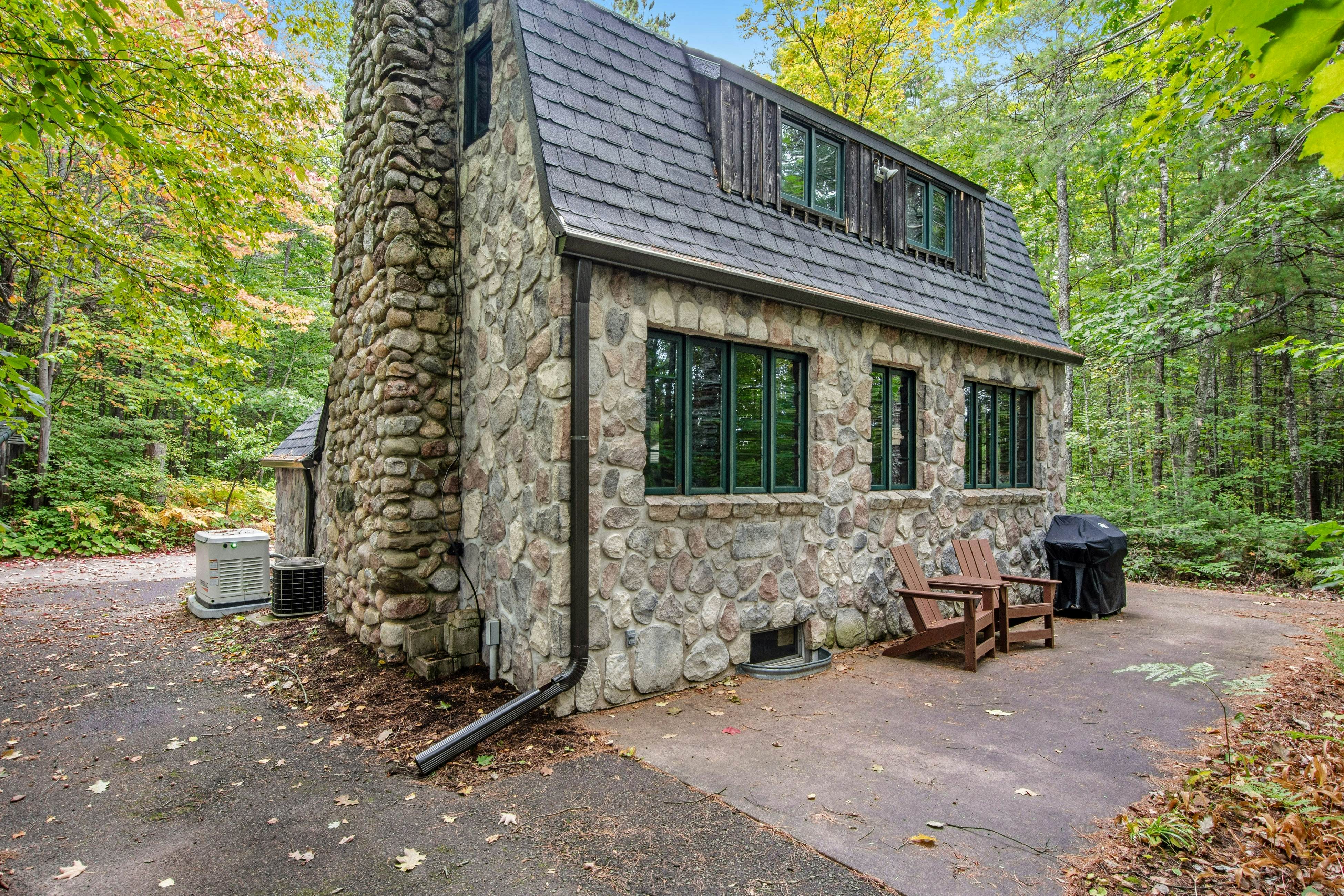 Bear Pause Retreat & The Stone House