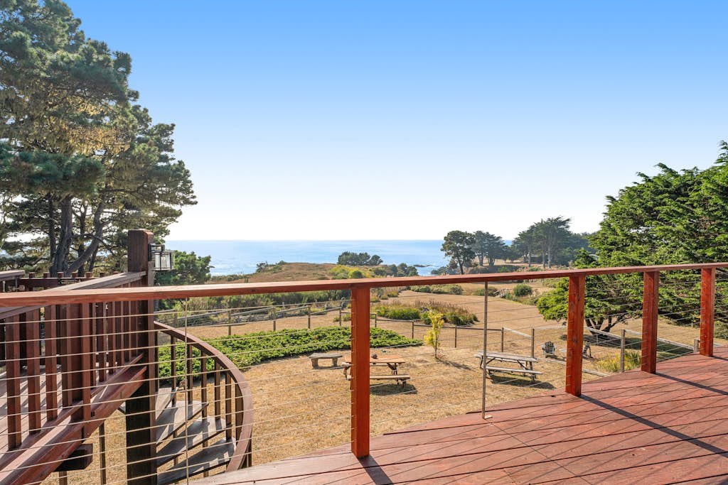 Large Mendocino Oceanfront Home - Walk to Trails — Mendocino, CA — vacation rental