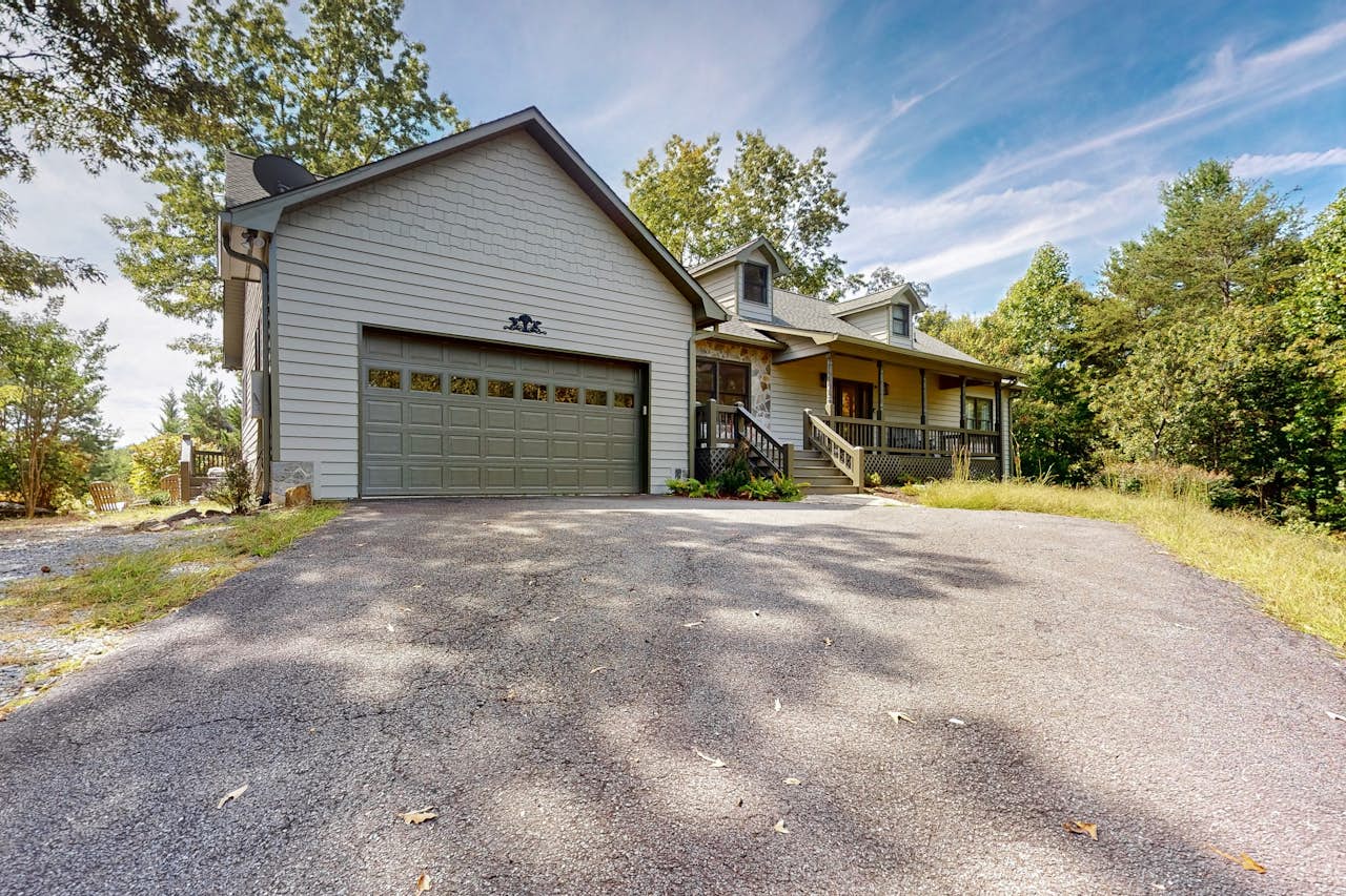 Blue Ridge Bliss 5 BD Blue Ridge, GA Vacation Rental Vacasa