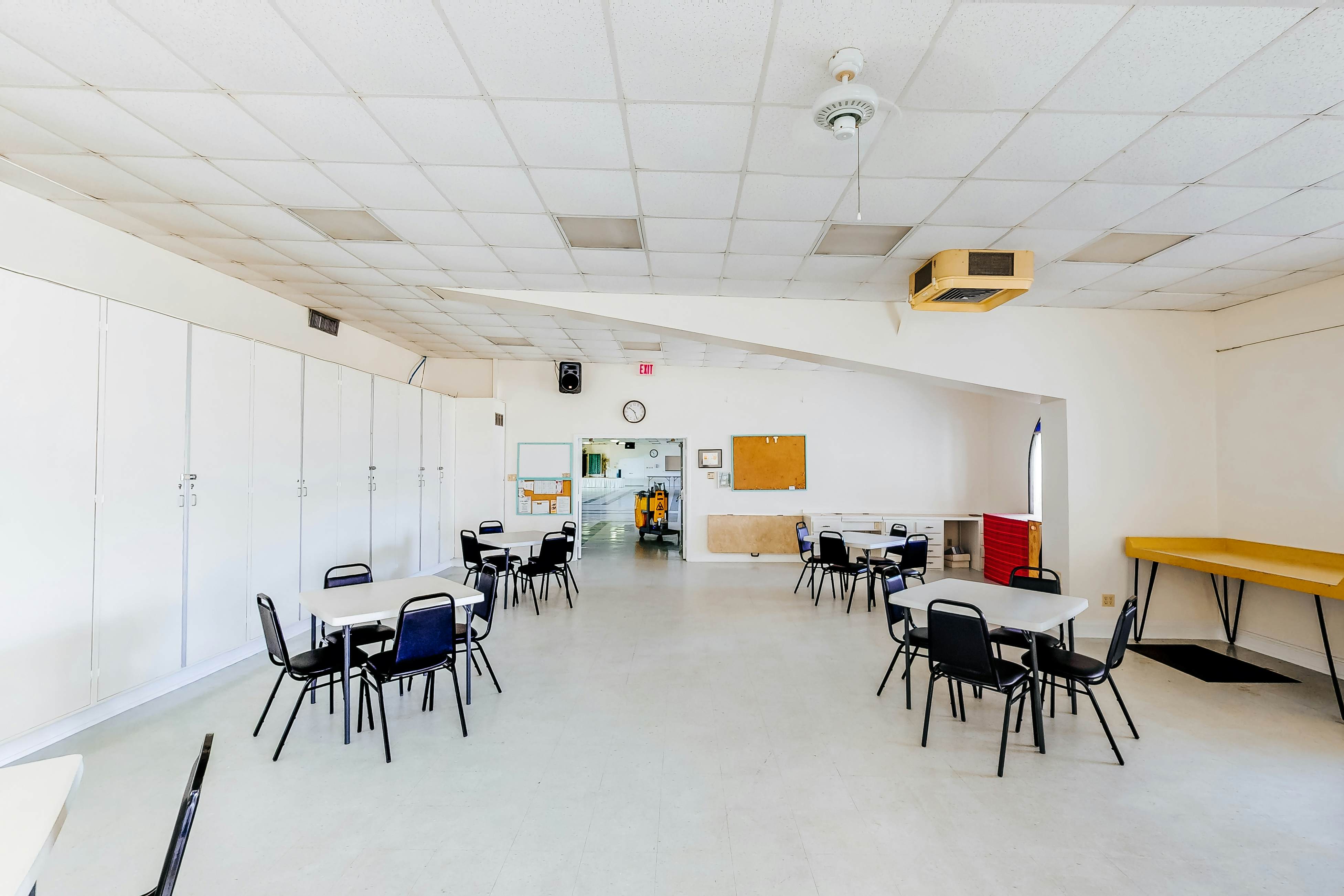 Long Island Village 502 W Clam