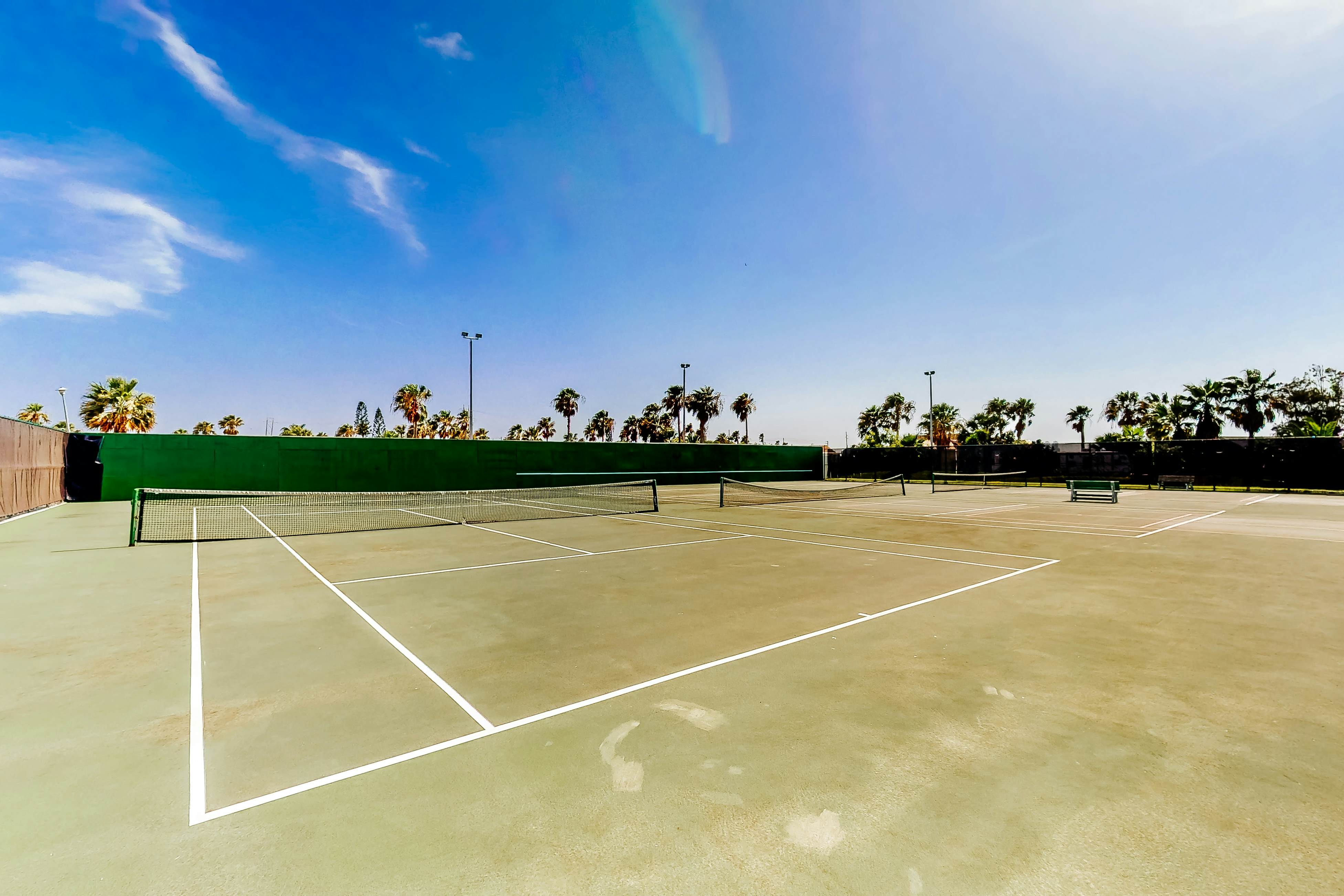 Long Island Village 502 W Clam