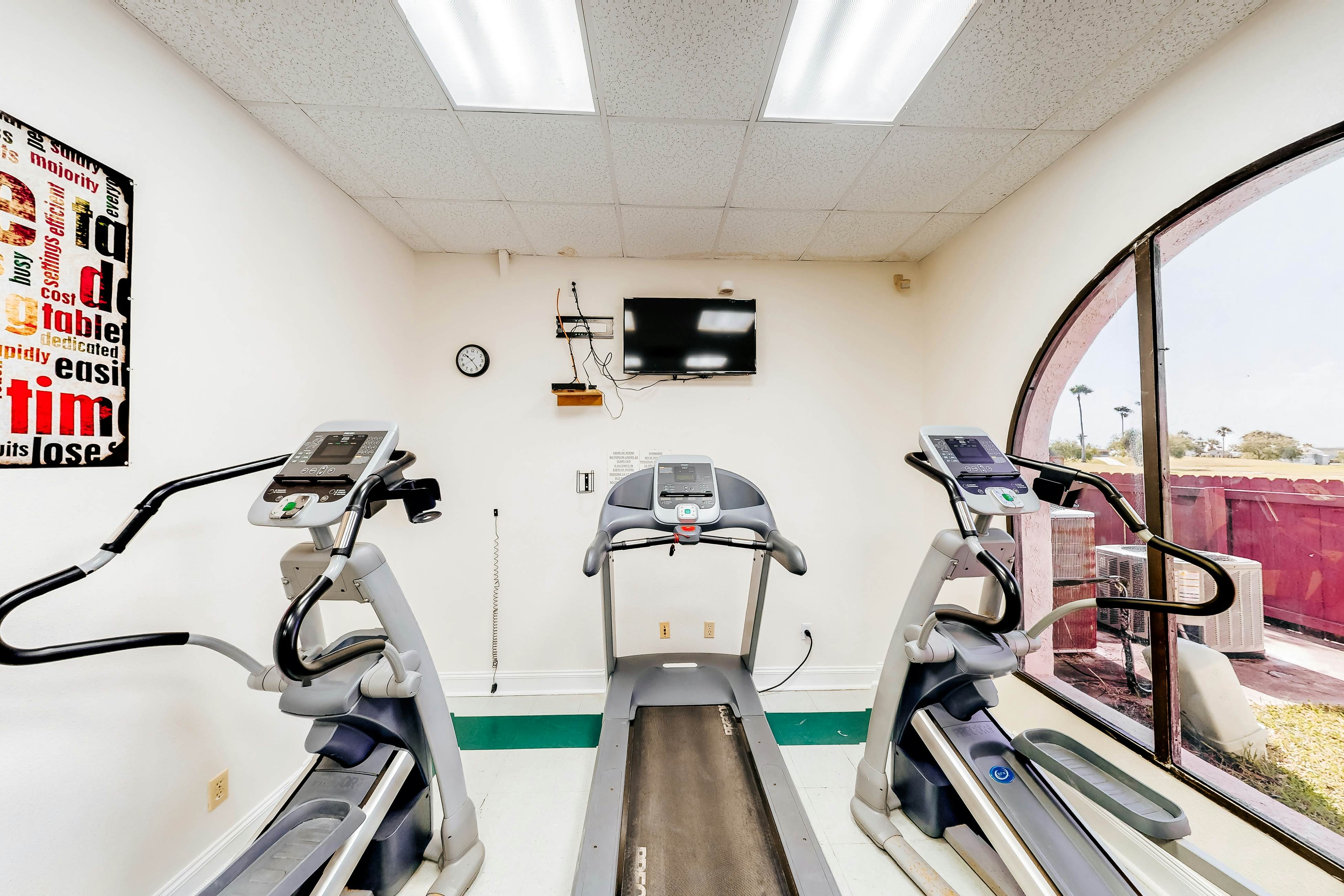 Long Island Village 502 W Clam