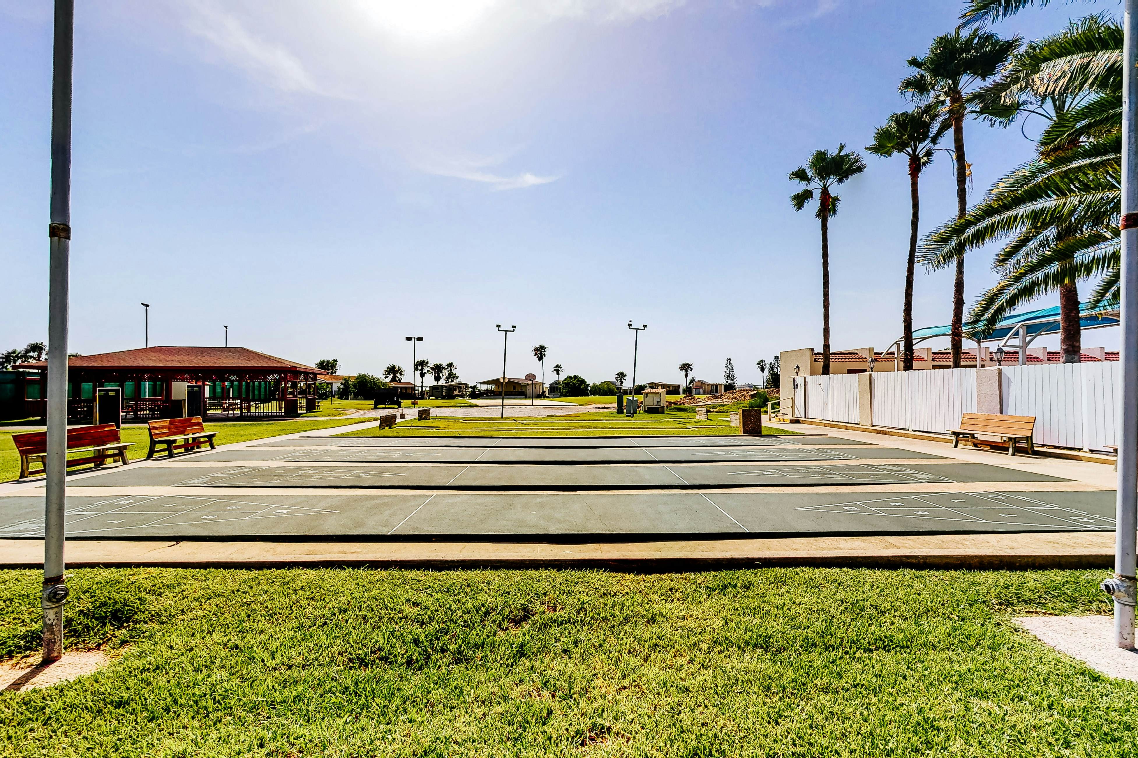 Long Island Village 502 W Clam