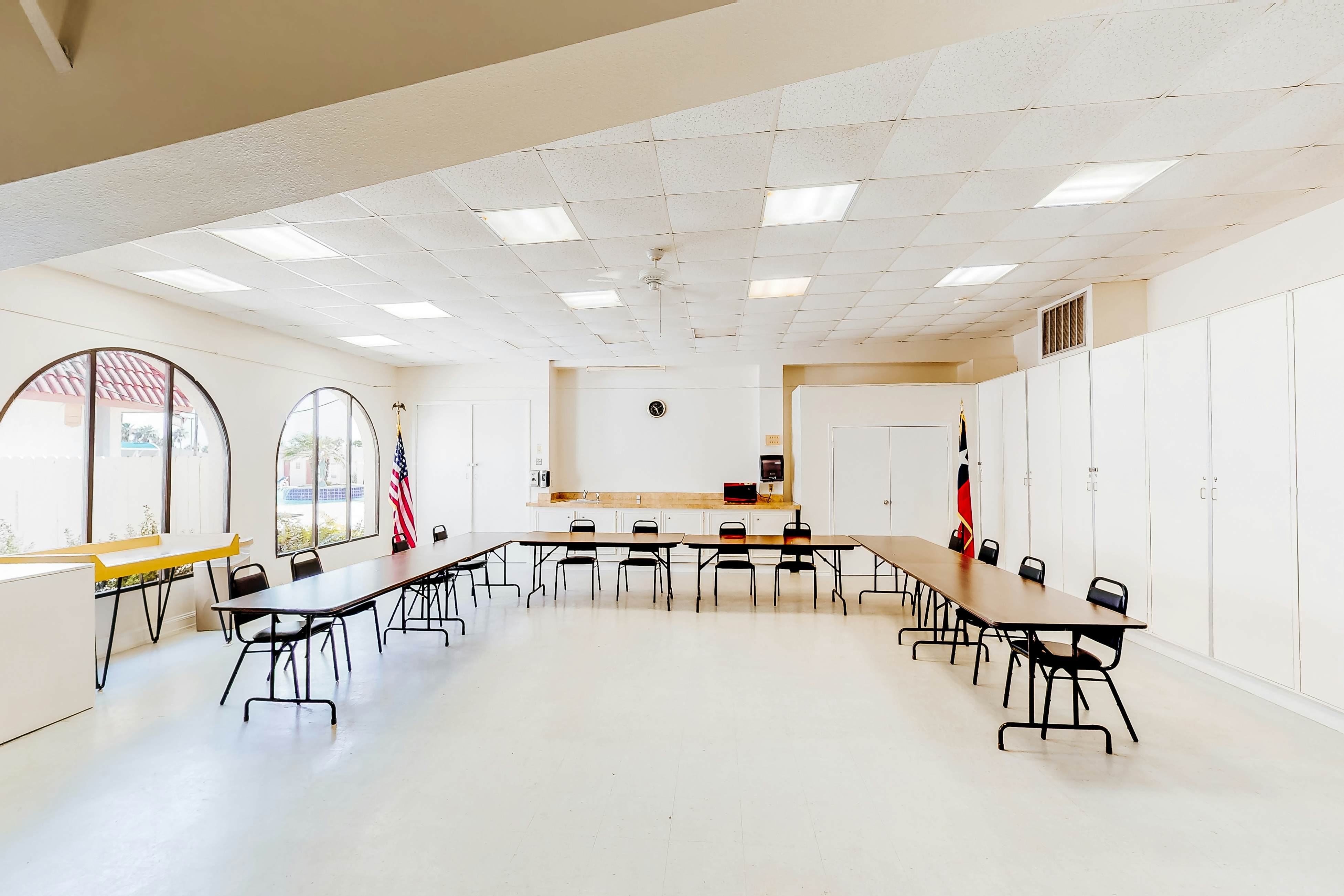 Long Island Village 502 W Clam