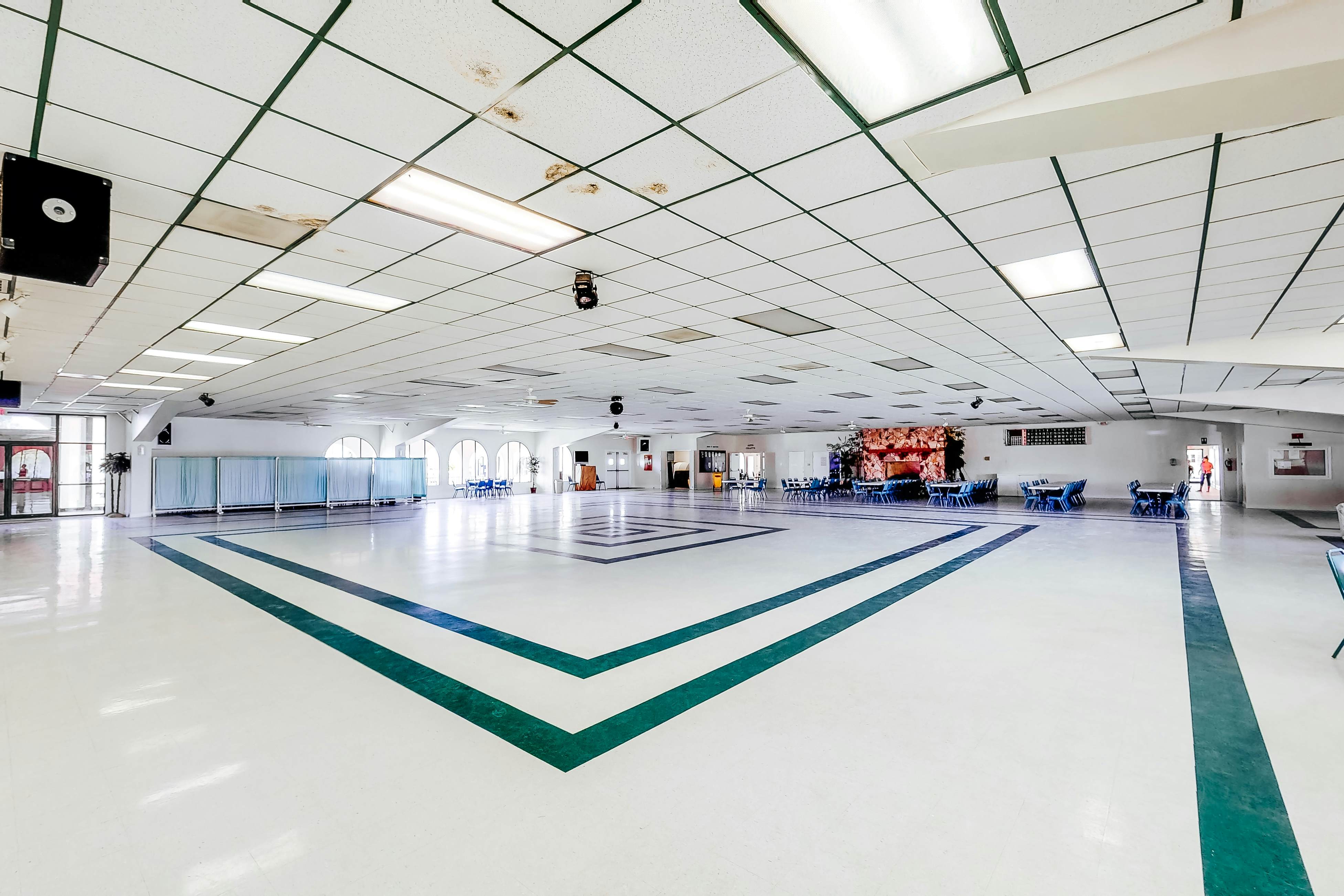 Long Island Village 502 W Clam