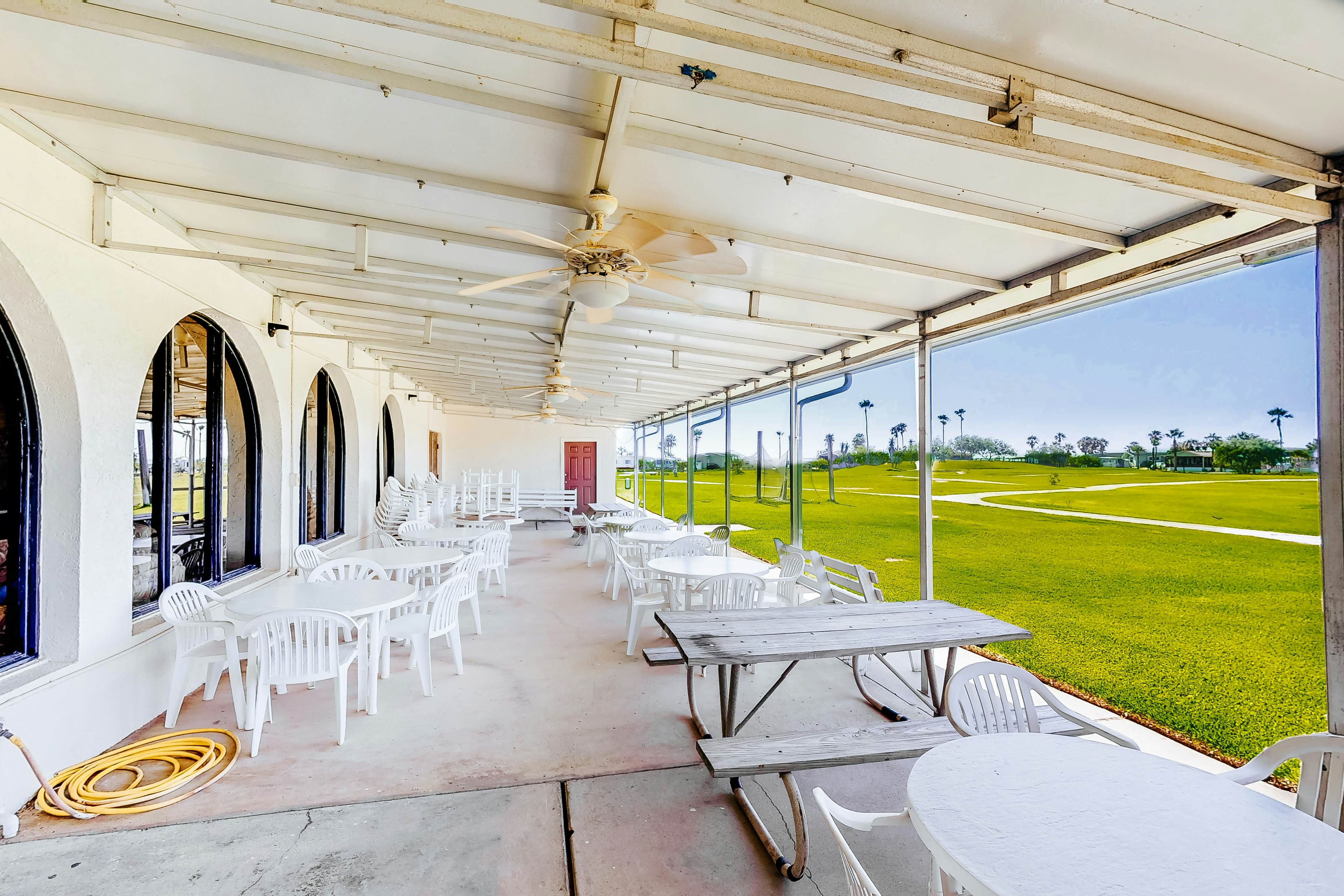 Long Island Village 502 W Clam