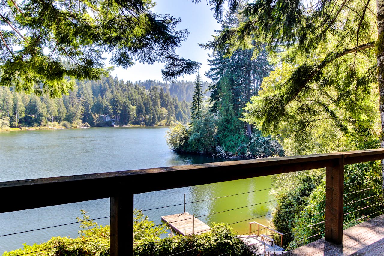 Rustic Retreat on Mercer Lake 2 BD Vacation Rental in Florence, OR