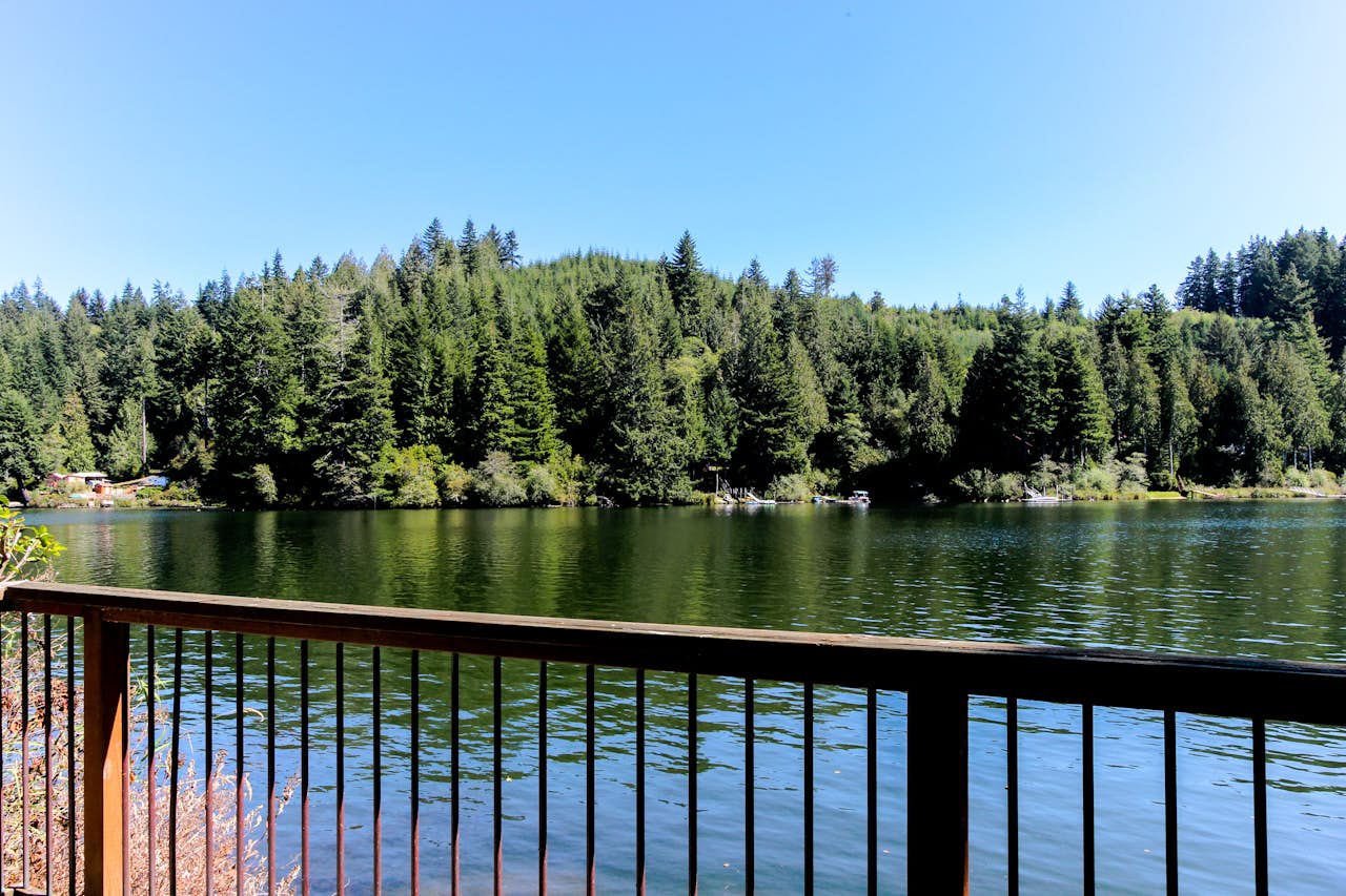 Rustic Retreat on Mercer Lake 2 BD Vacation Rental in Florence, OR
