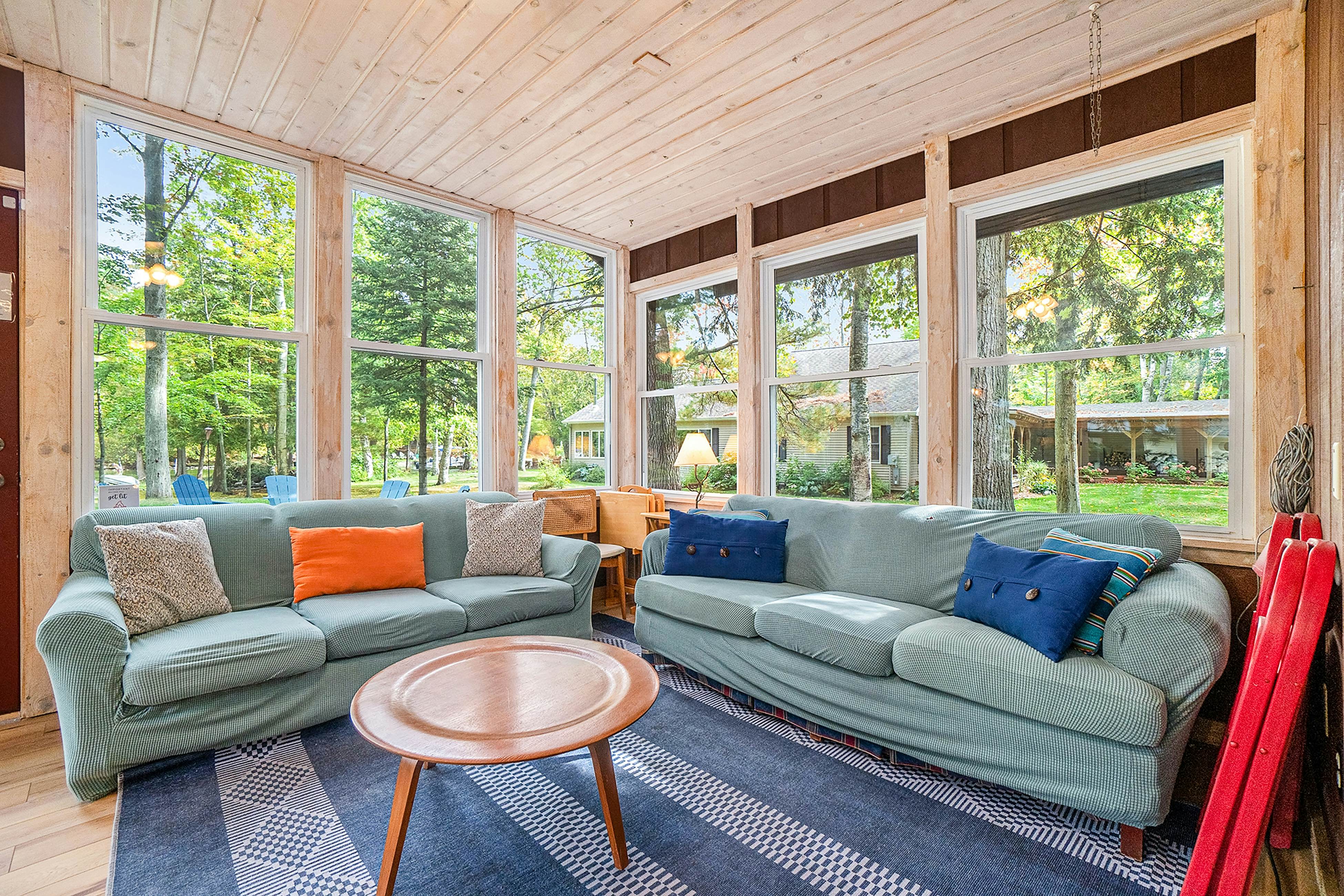 Whispering River Hideaway	