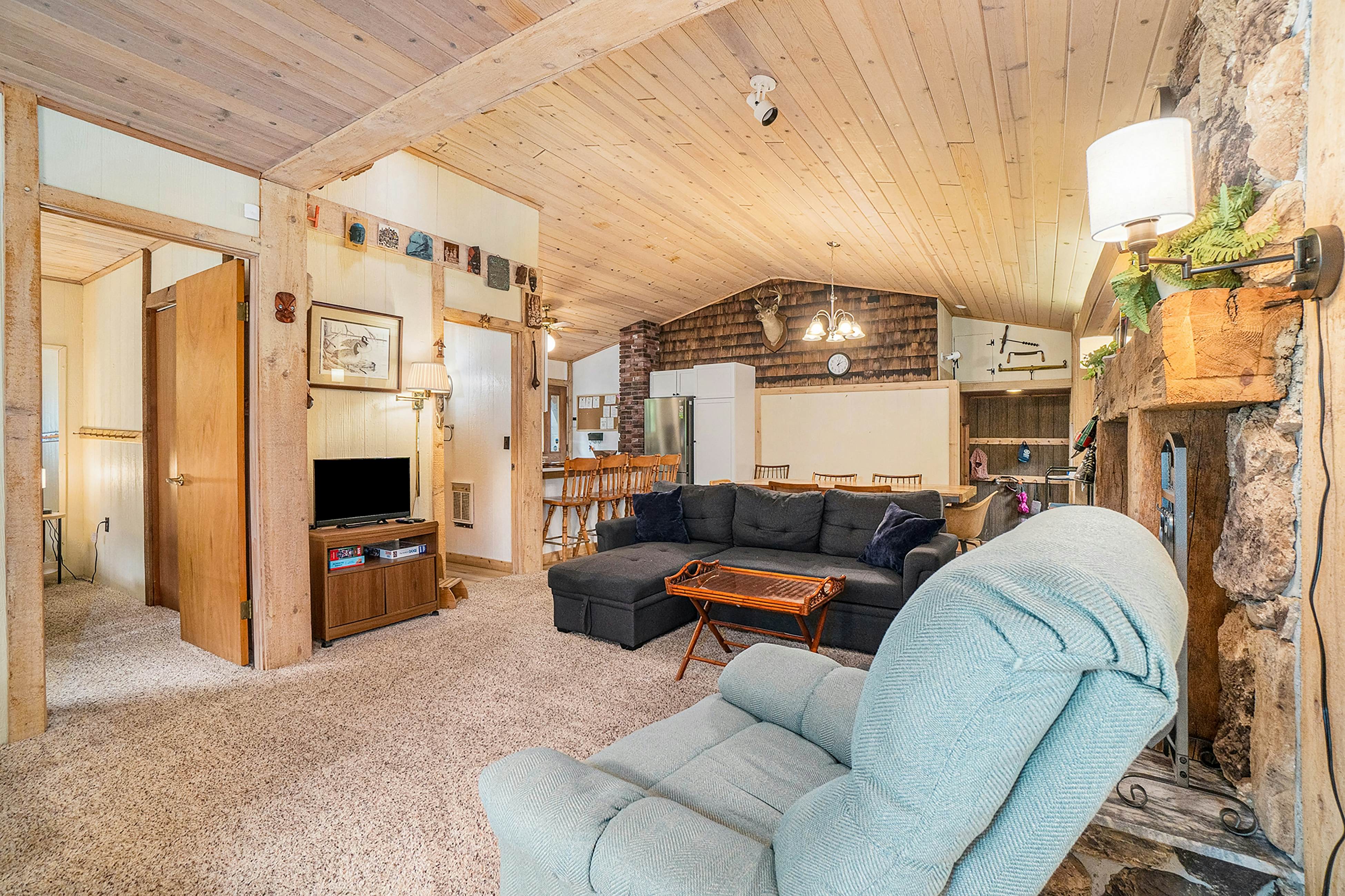 Whispering River Hideaway	