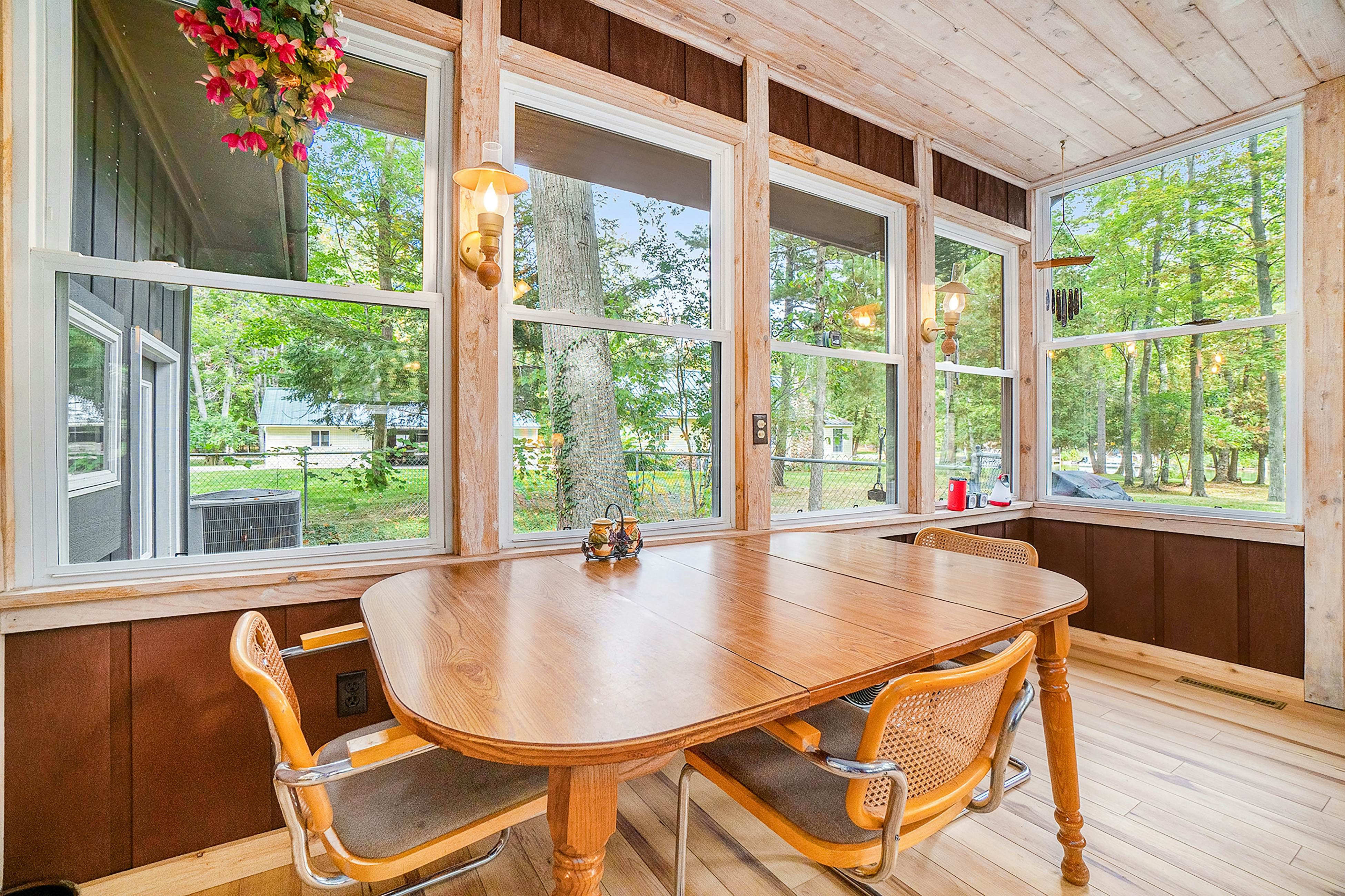 Whispering River Hideaway	