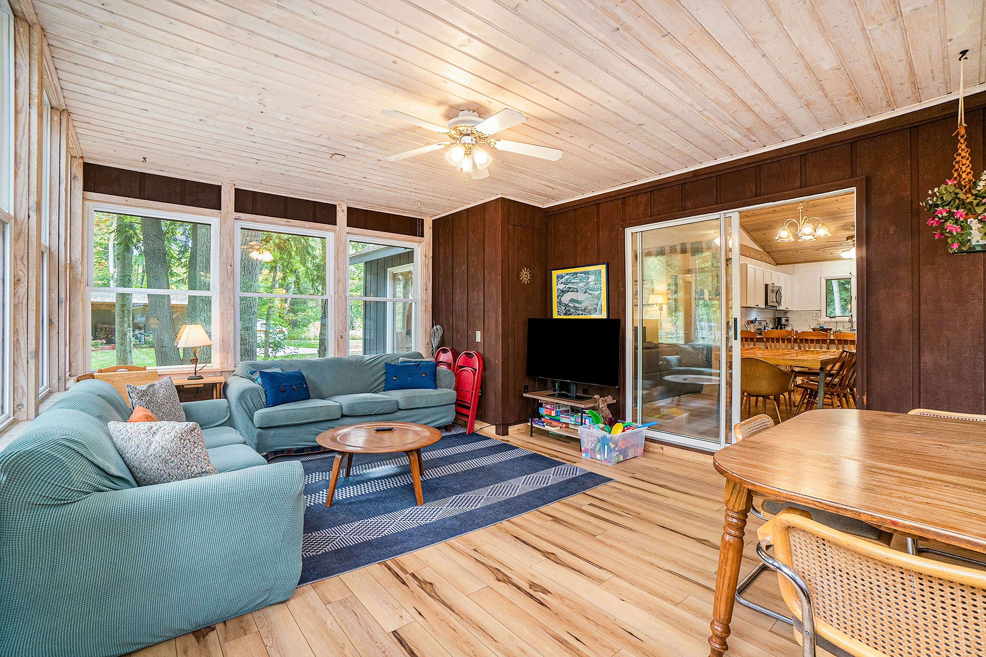 Whispering River Hideaway	