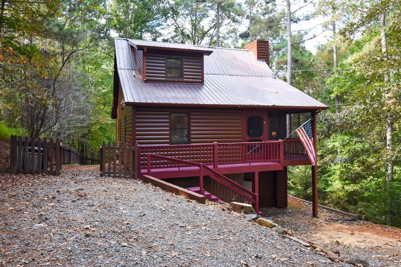 River's Creekside Cabin 3 BD Ellijay, GA Vacation Rental Vacasa