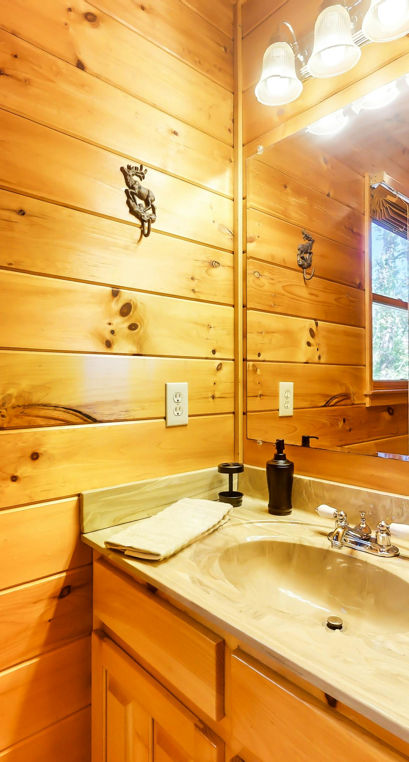 River's Creekside Cabin